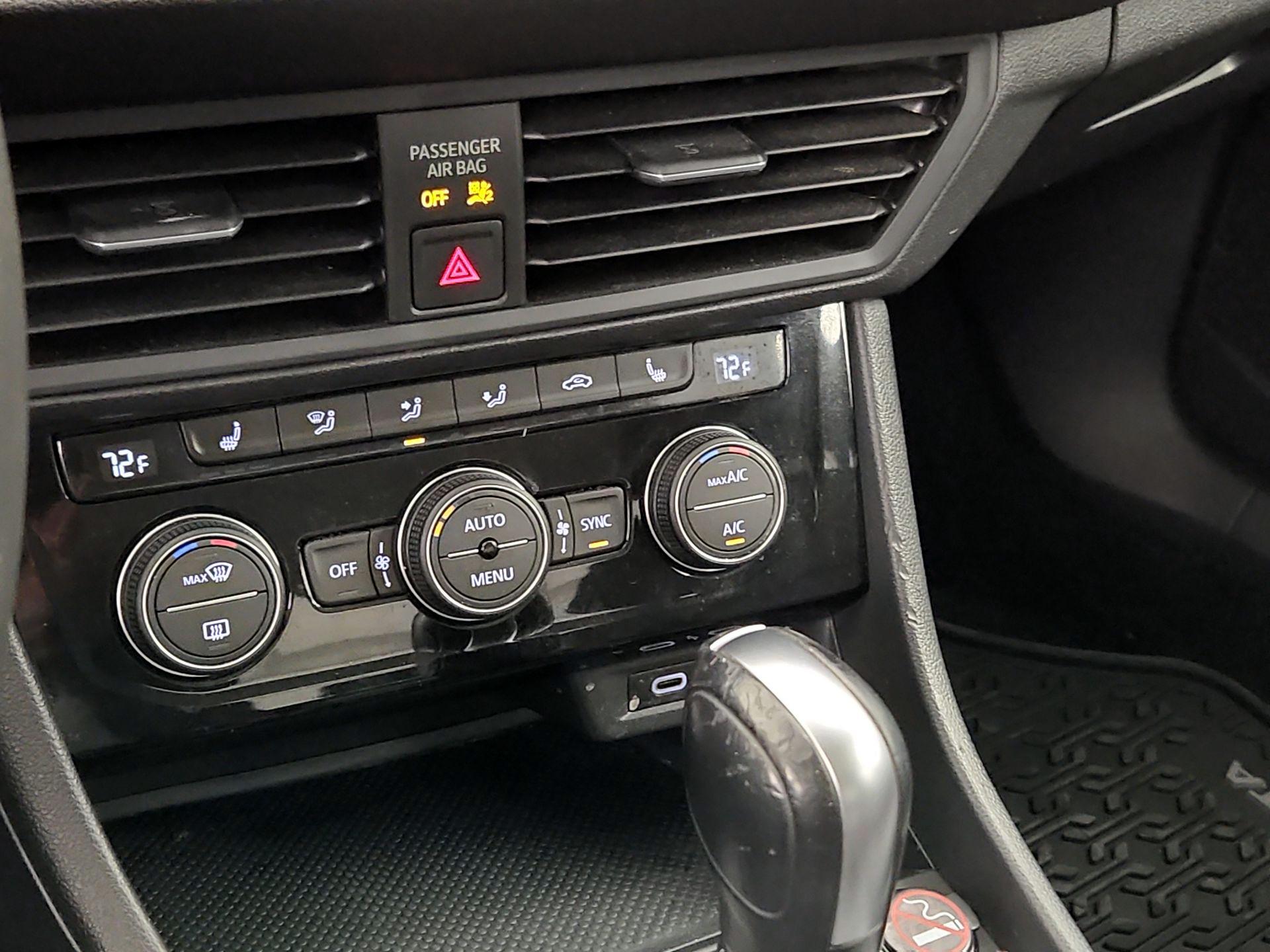 Thumbnail: 2021 Volkswagen Jetta - 16