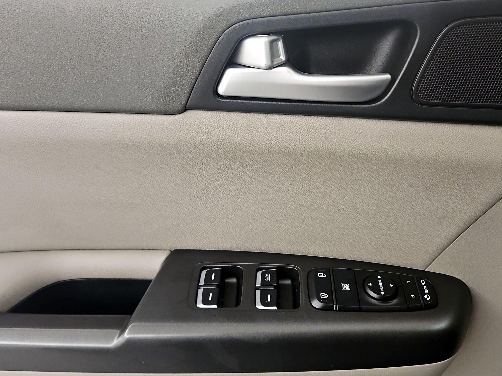 Thumbnail: 2017 Kia Sportage - 12