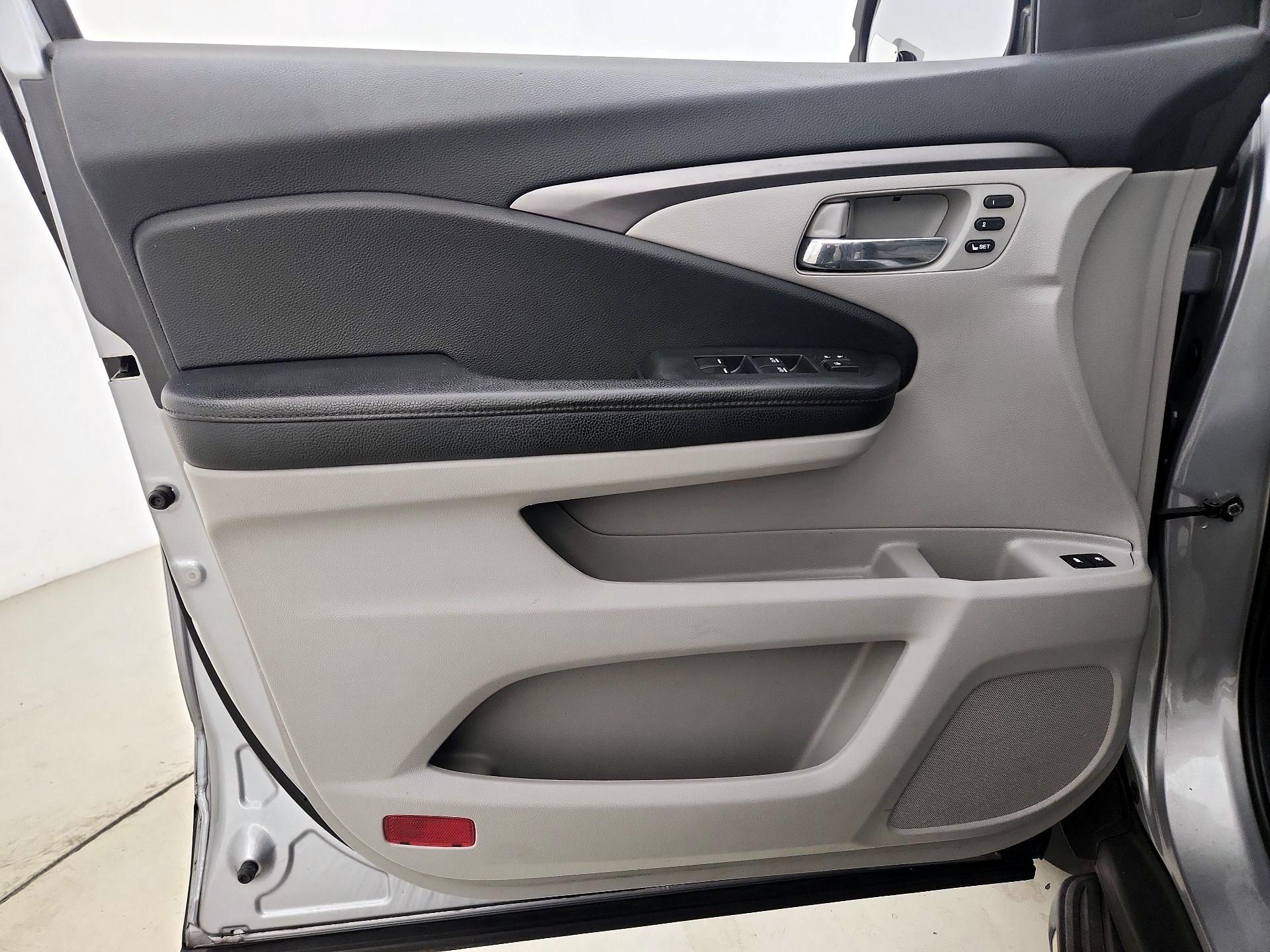 Thumbnail: 2020 Honda Pilot - 12