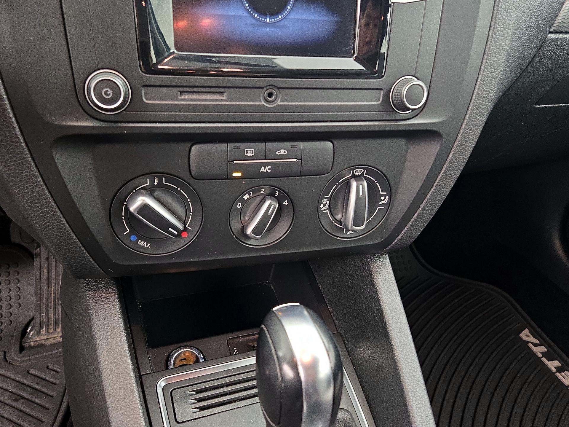 Thumbnail: 2017 Volkswagen Jetta - 16