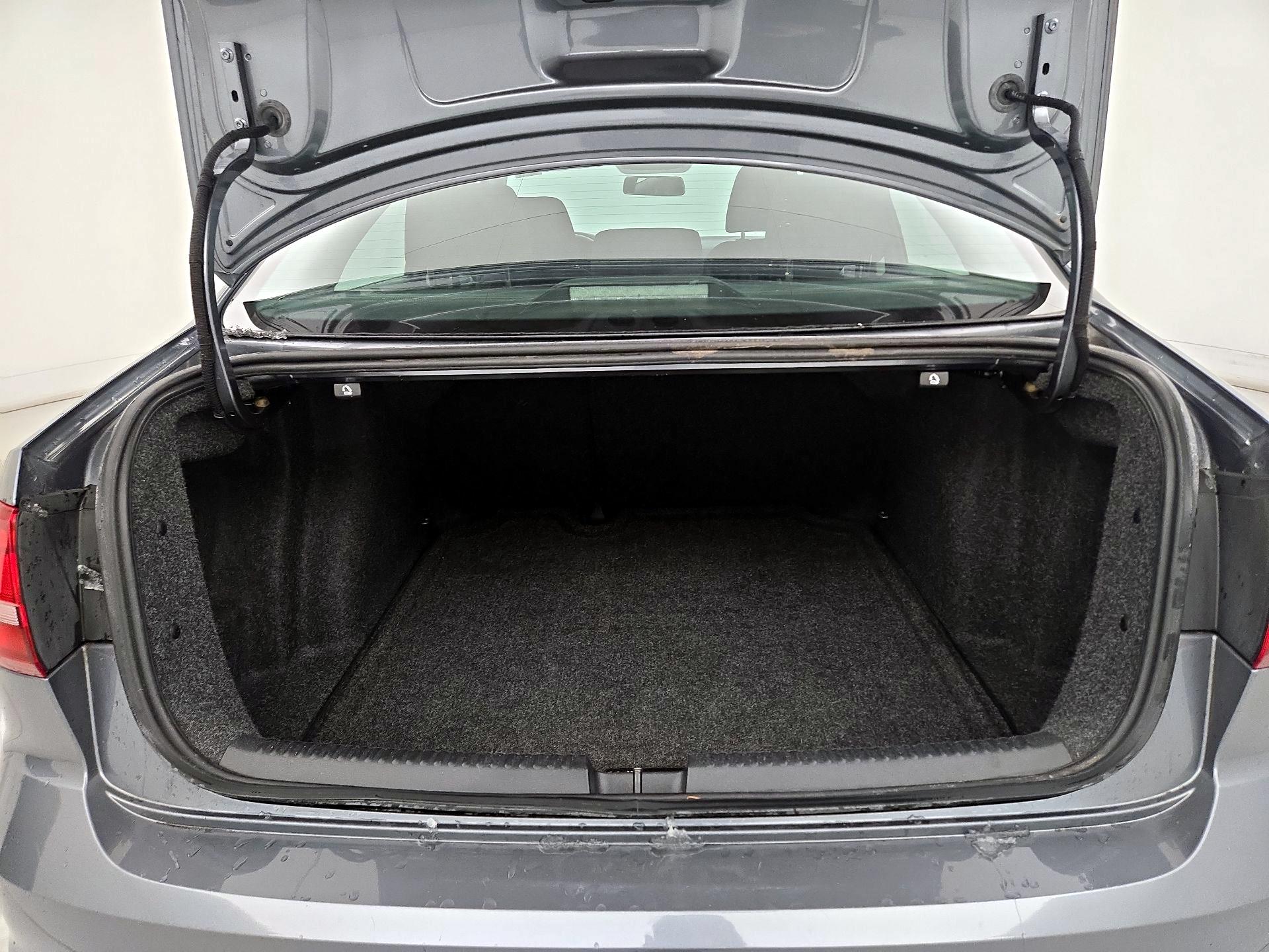 Thumbnail: 2017 Volkswagen Jetta - 20