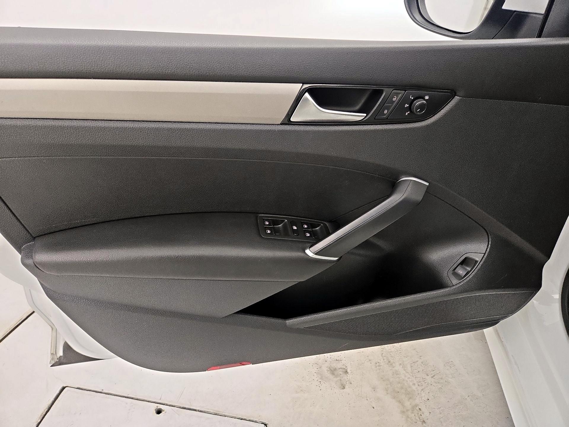 Thumbnail: 2020 Volkswagen Passat - 12