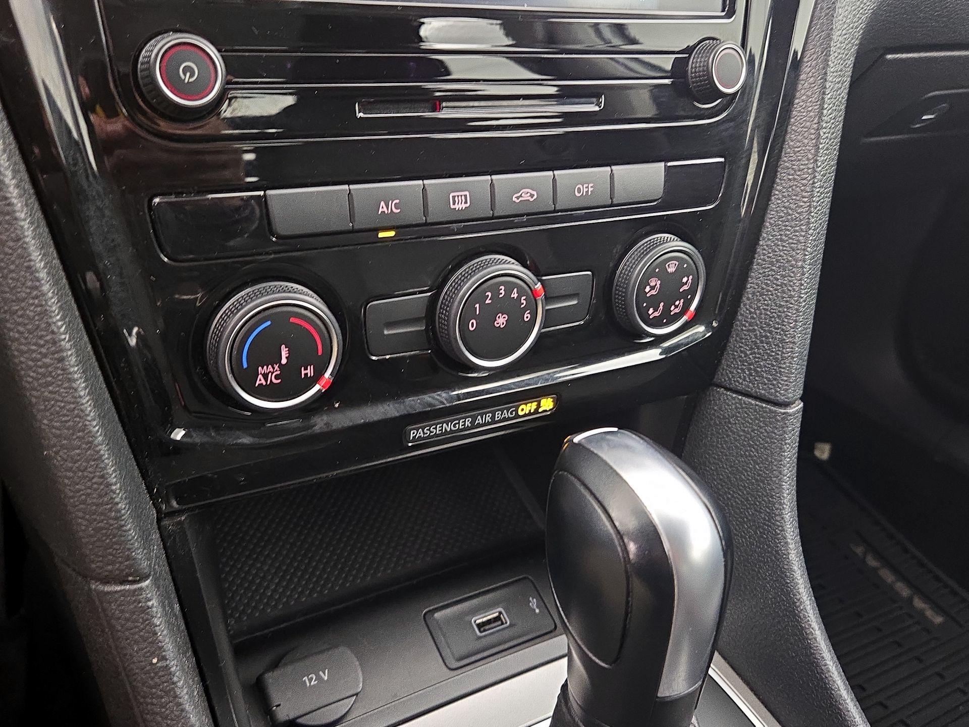 Thumbnail: 2020 Volkswagen Passat - 16