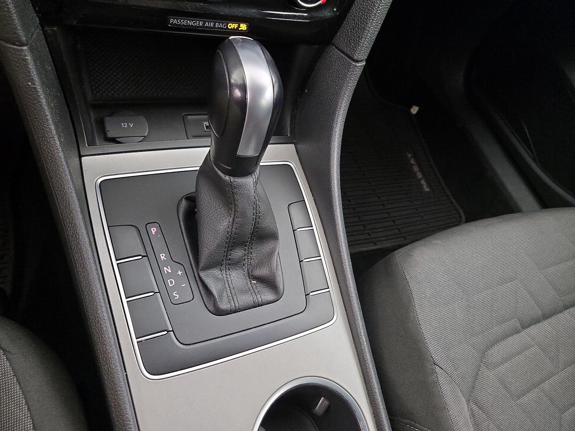 Thumbnail: 2020 Volkswagen Passat - 17