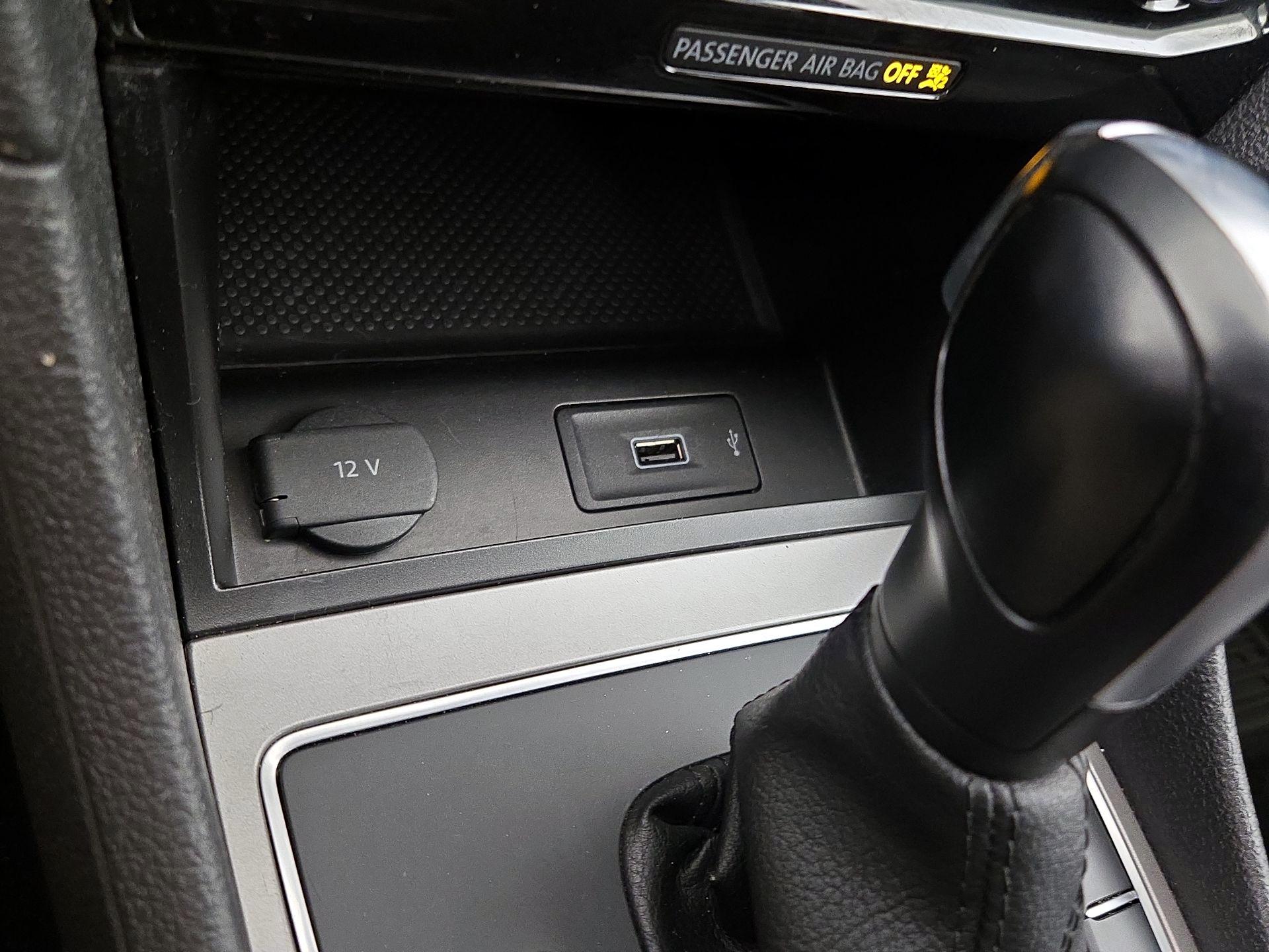 Thumbnail: 2020 Volkswagen Passat - 18