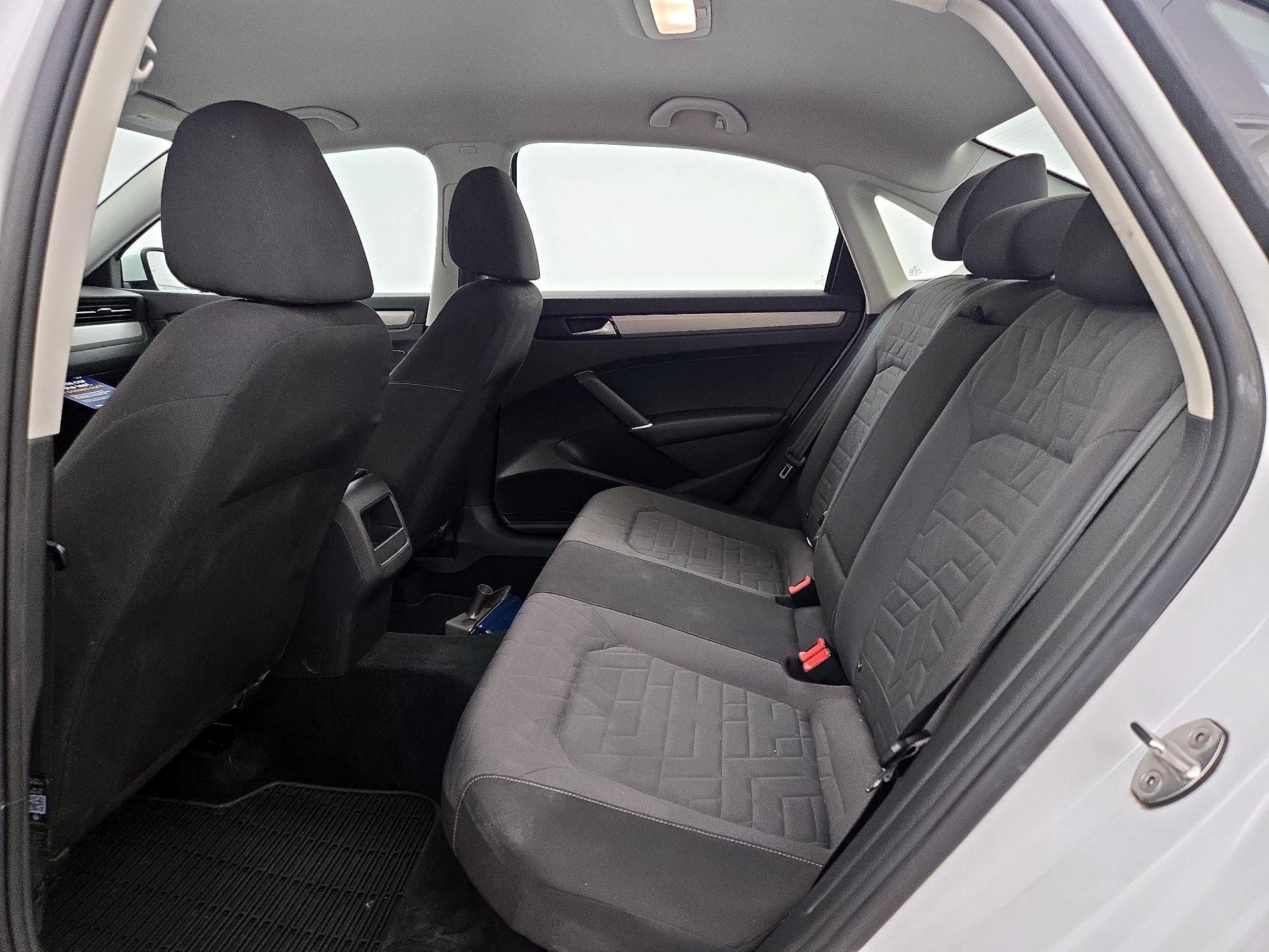 Thumbnail: 2020 Volkswagen Passat - 19