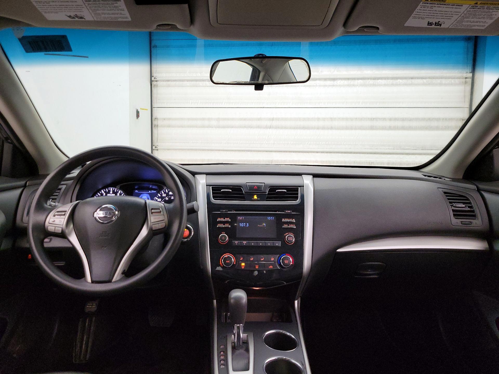 Thumbnail: 2015 Nissan Altima - 9