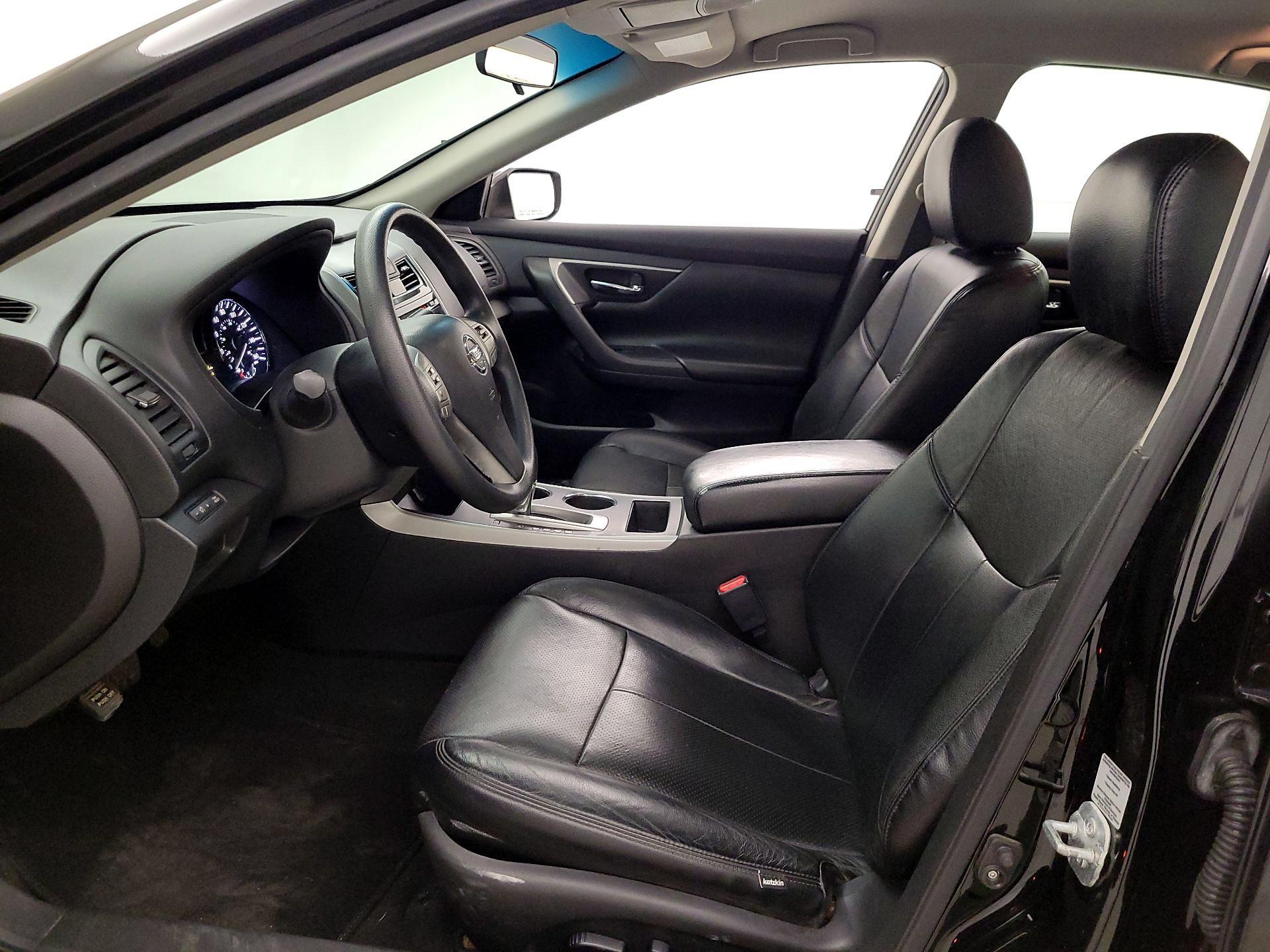 Thumbnail: 2015 Nissan Altima - 11