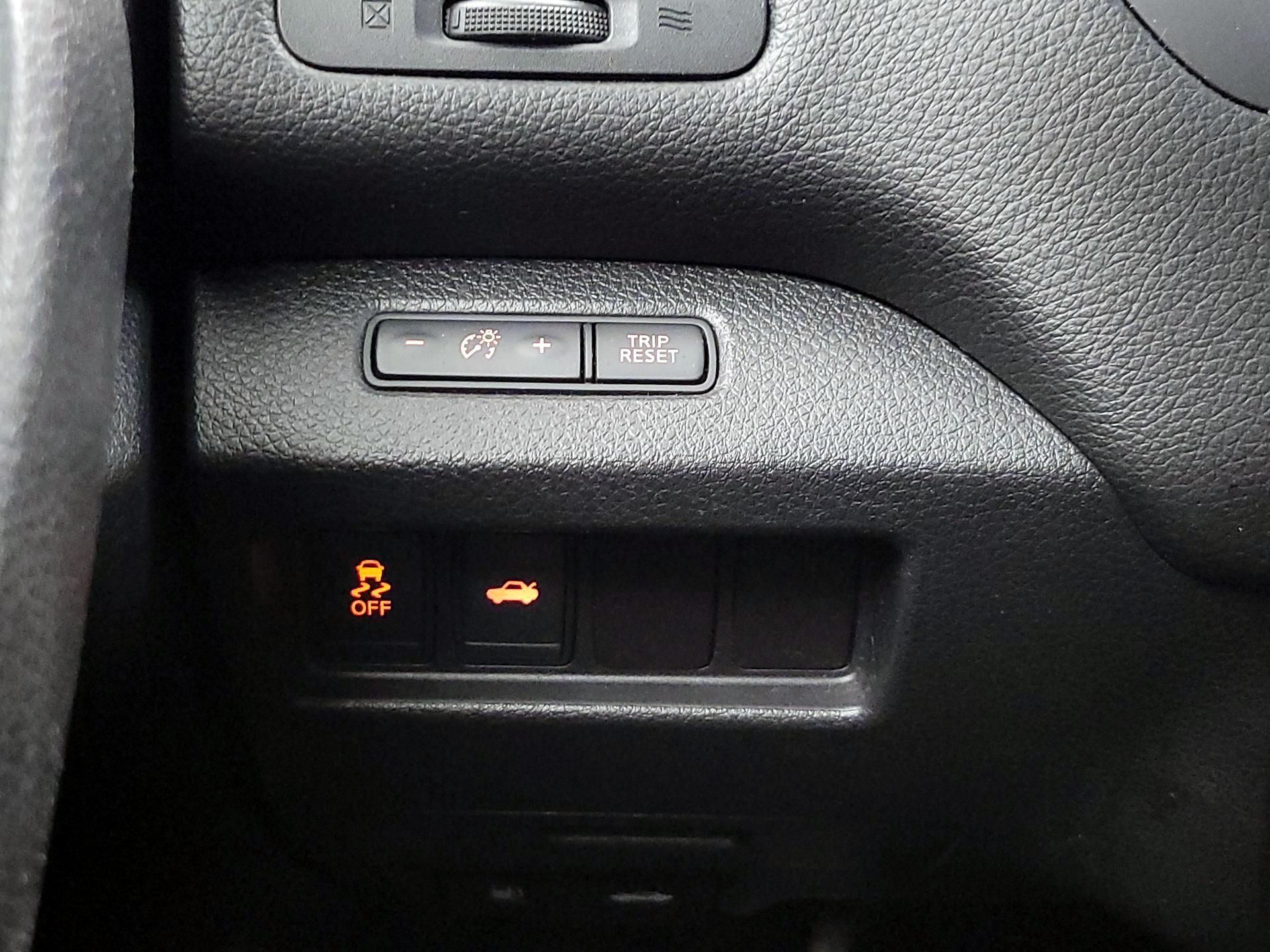 Thumbnail: 2015 Nissan Altima - 13