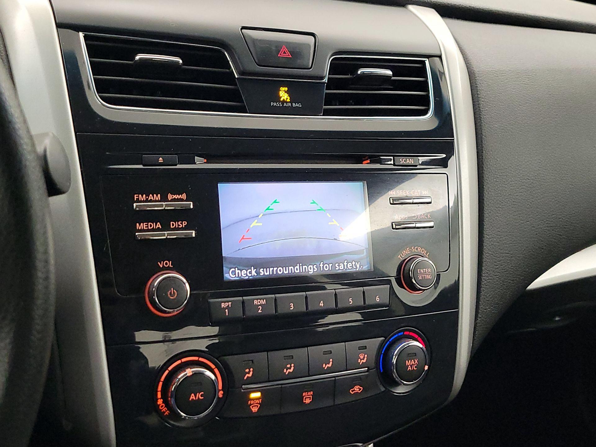 Thumbnail: 2015 Nissan Altima - 14