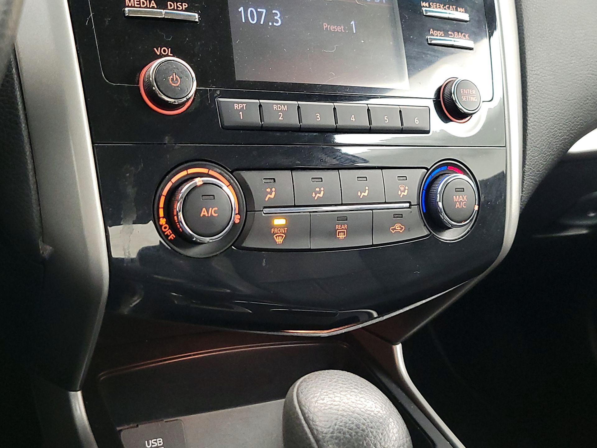 Thumbnail: 2015 Nissan Altima - 16