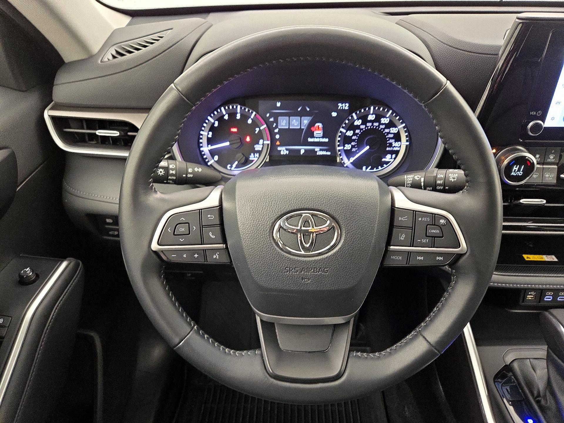 Thumbnail: 2023 Toyota Highlander - 10