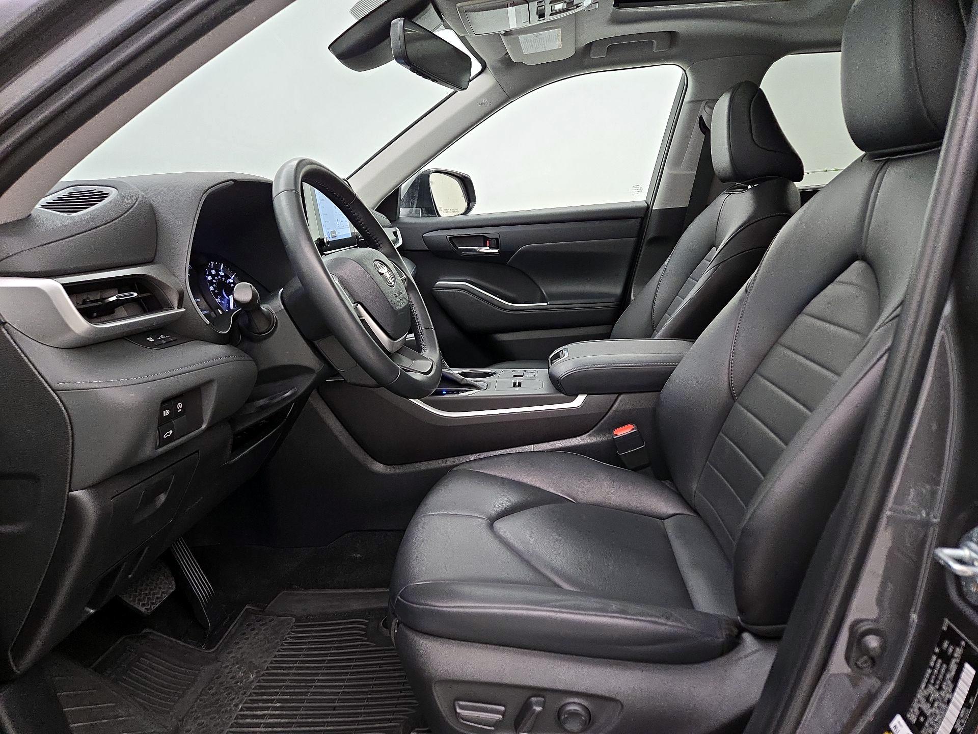 Thumbnail: 2023 Toyota Highlander - 11