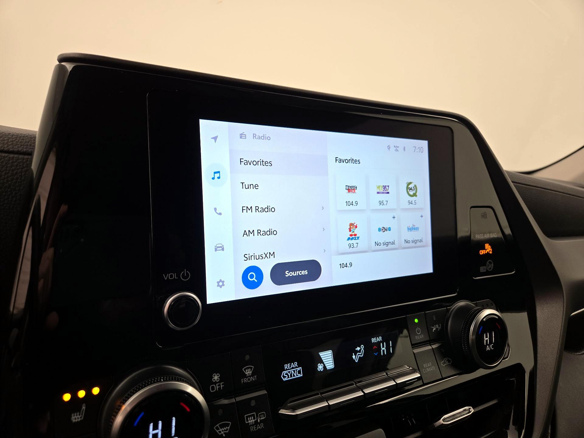 Thumbnail: 2023 Toyota Highlander - 15