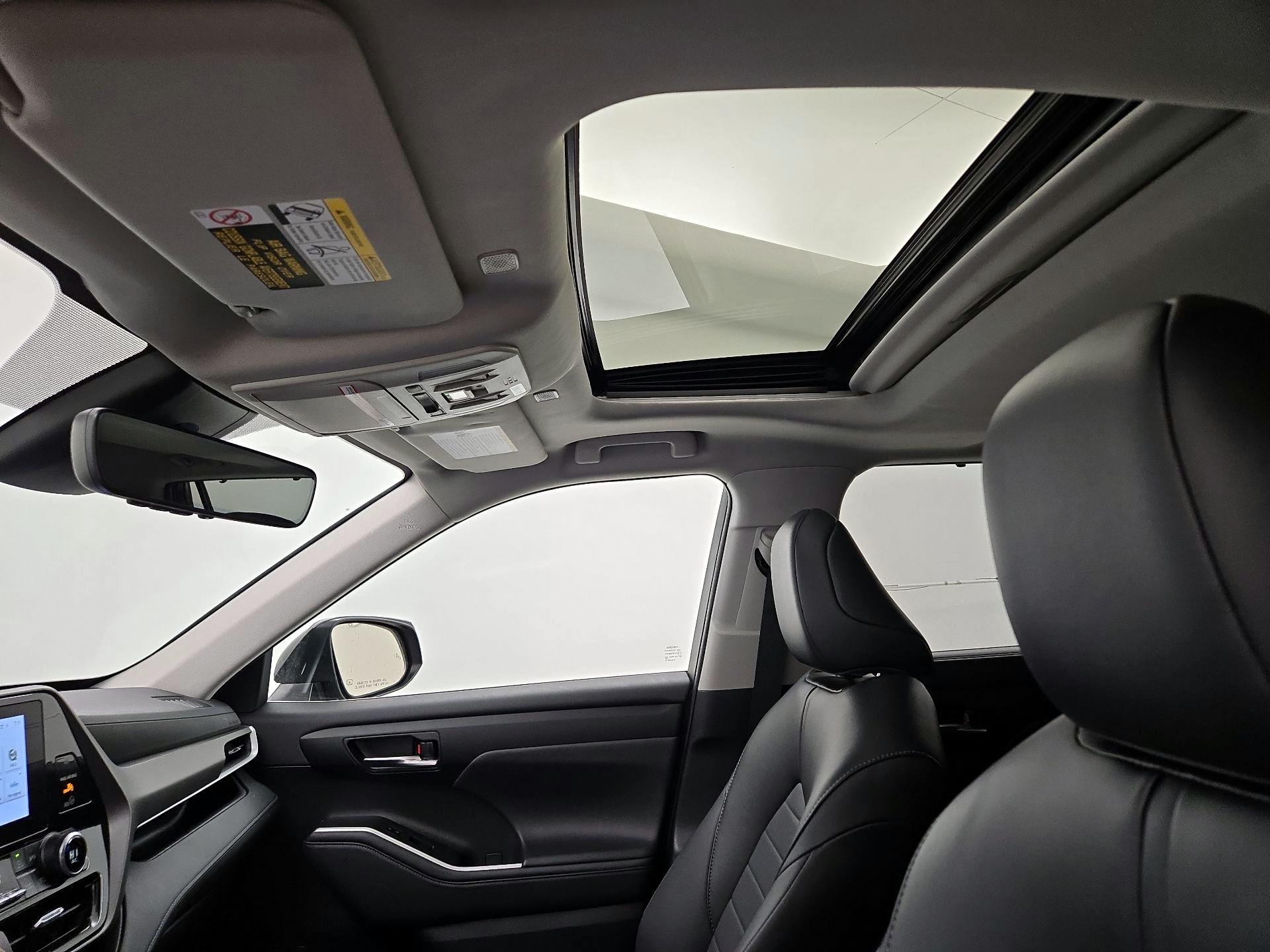 Thumbnail: 2023 Toyota Highlander - 19