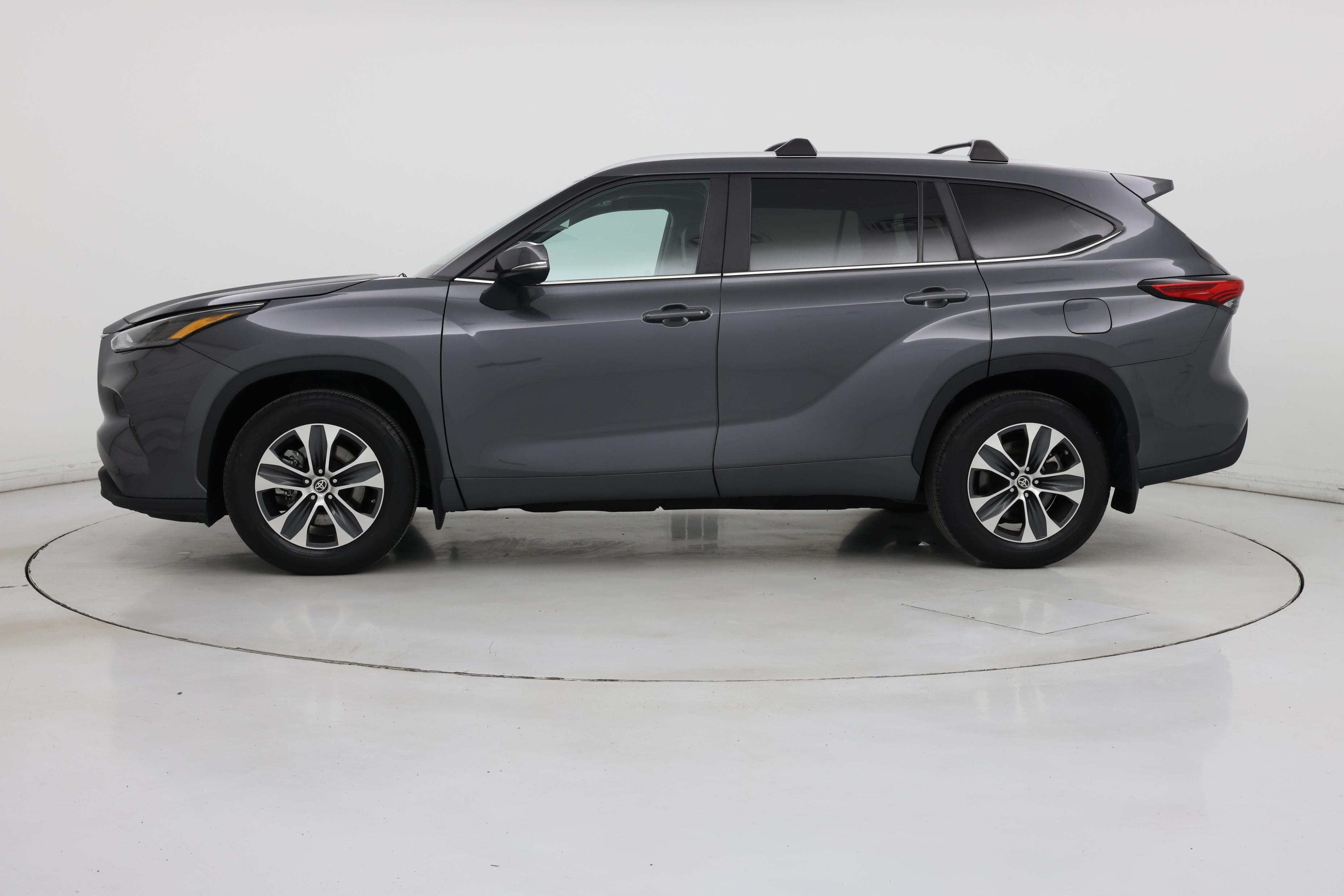 Thumbnail: 2023 Toyota Highlander - 3