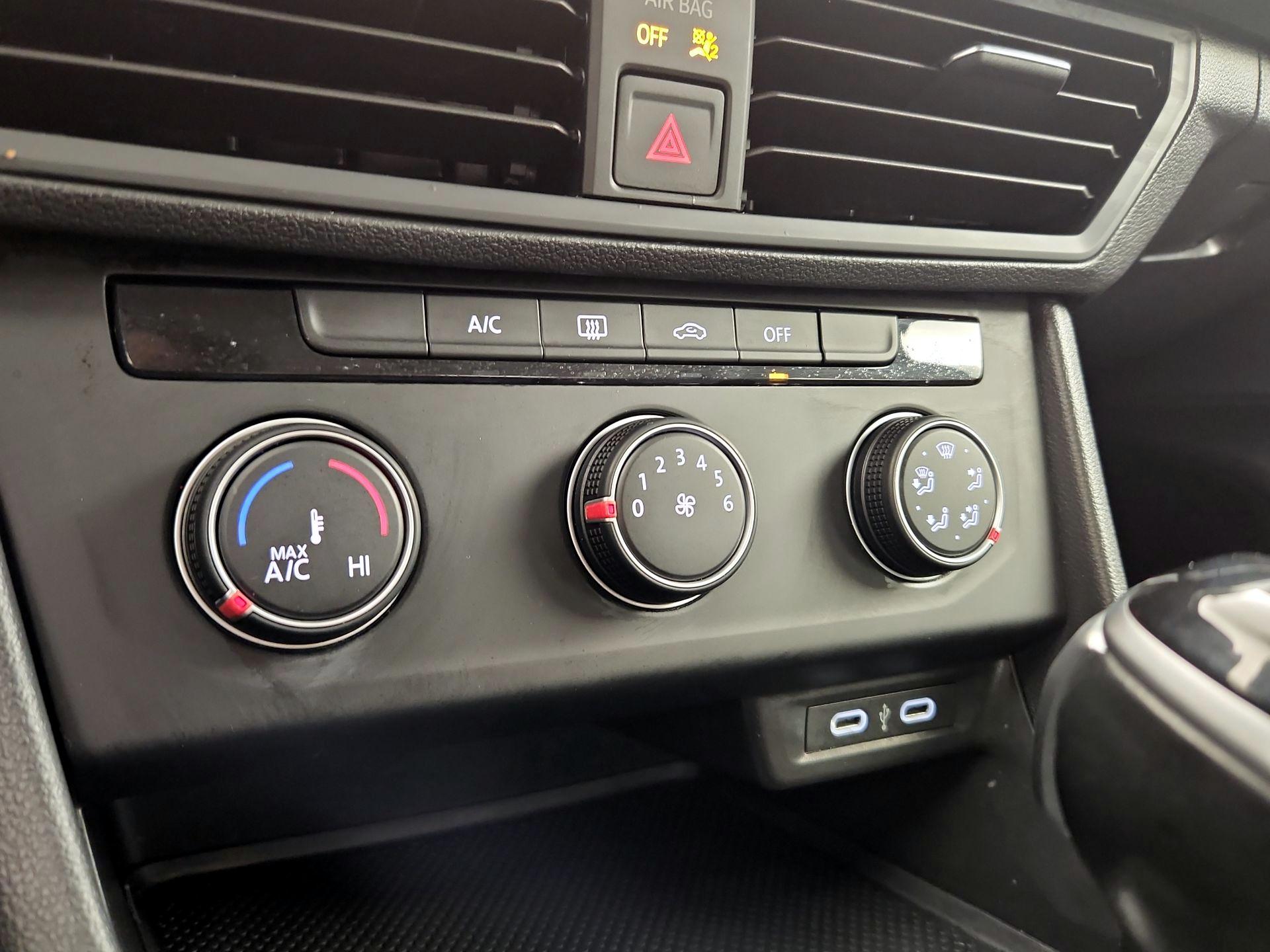 Thumbnail: 2024 Volkswagen Jetta - 16