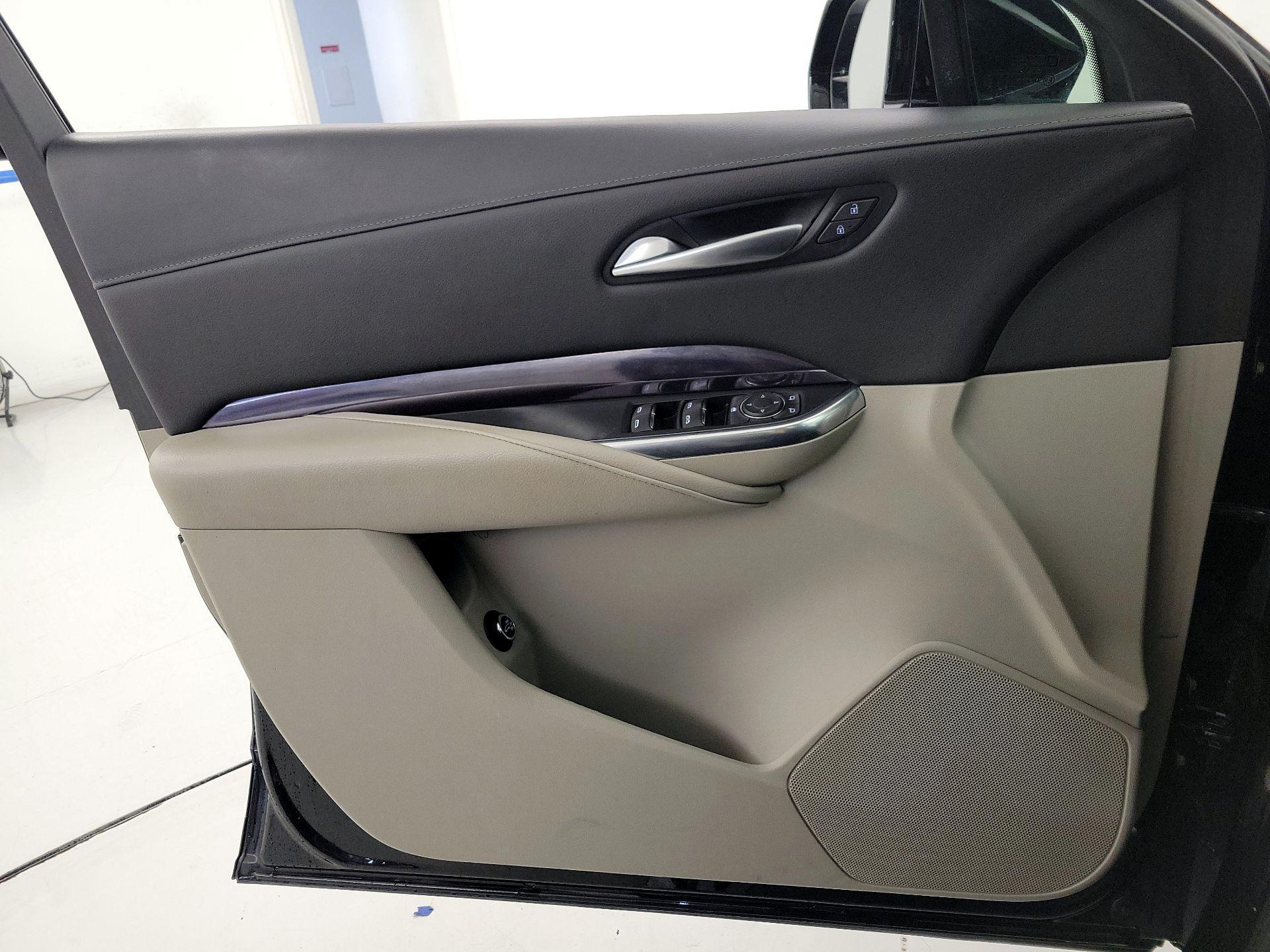 Thumbnail: 2023 Cadillac XT4 - 12