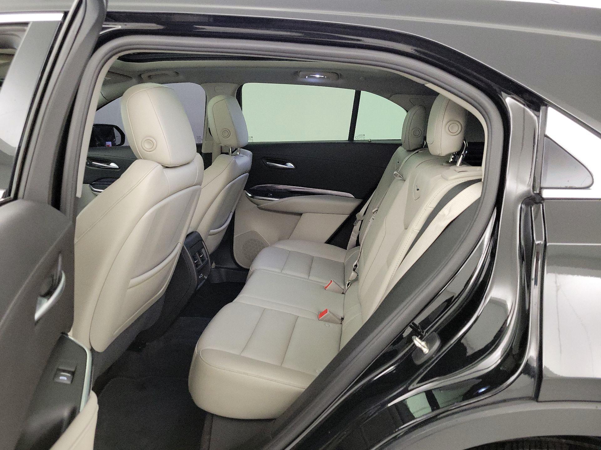 Thumbnail: 2023 Cadillac XT4 - 19