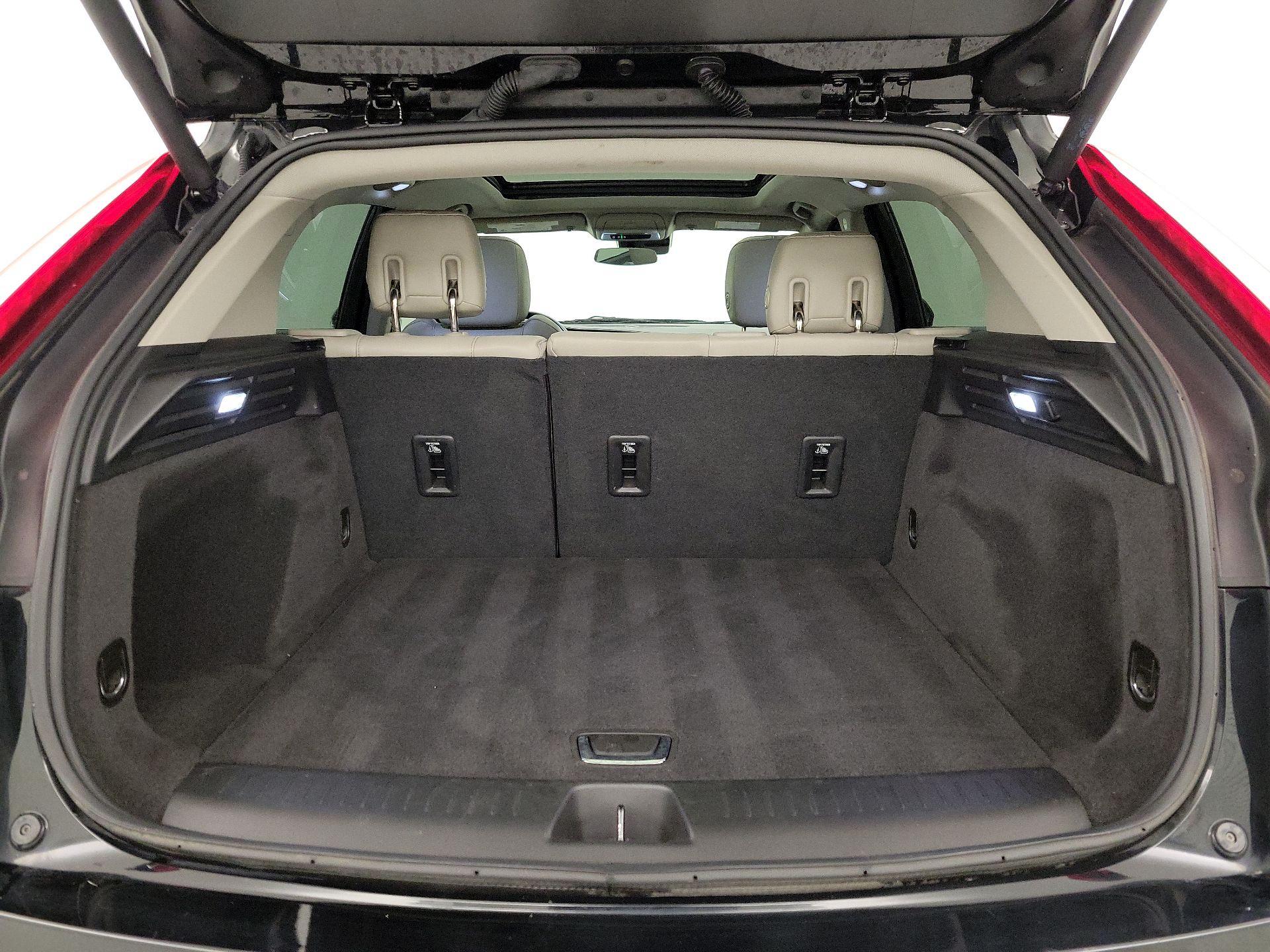 Thumbnail: 2023 Cadillac XT4 - 20