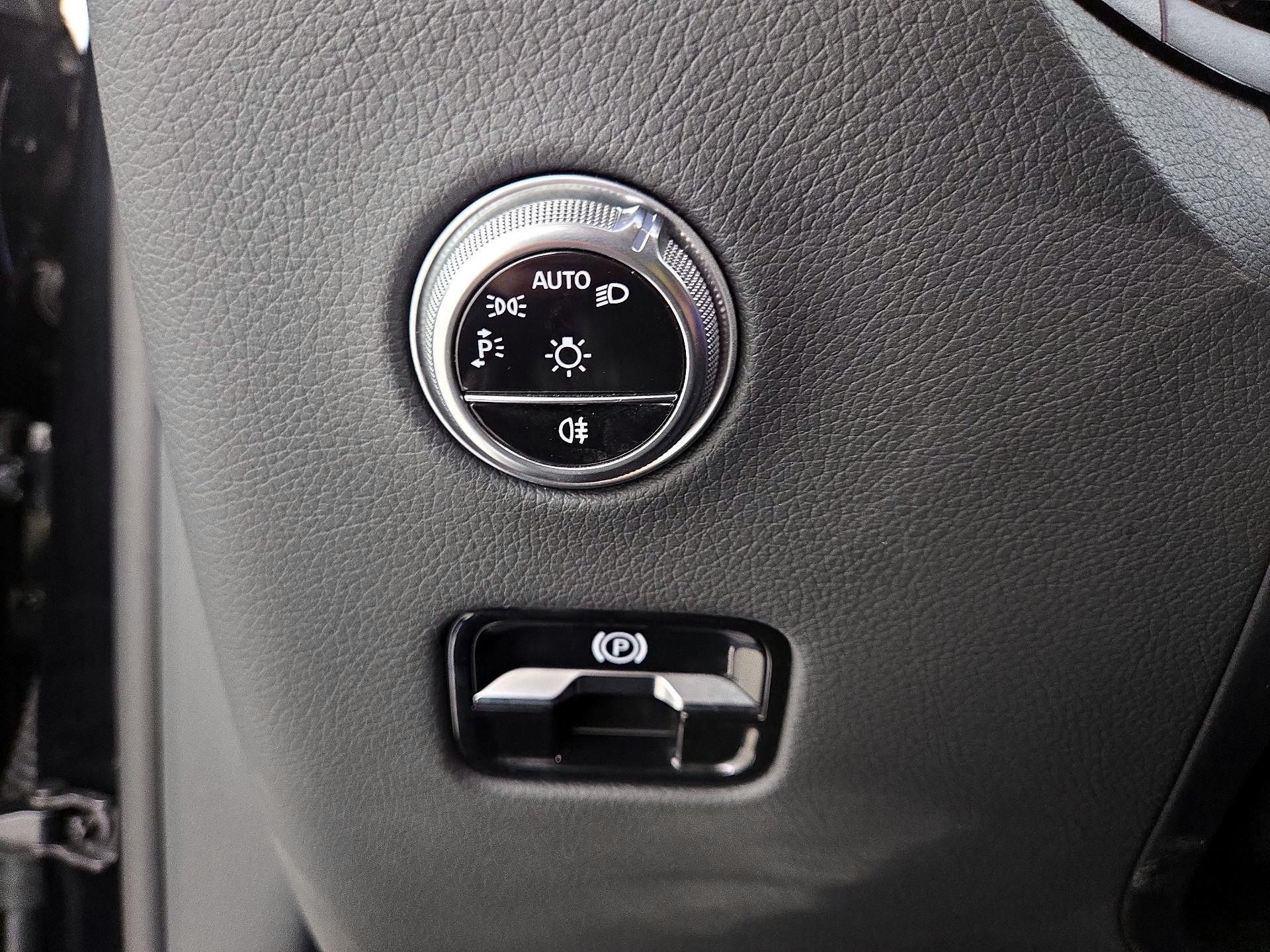 Thumbnail: 2023 Mercedes-Benz GLC - 13