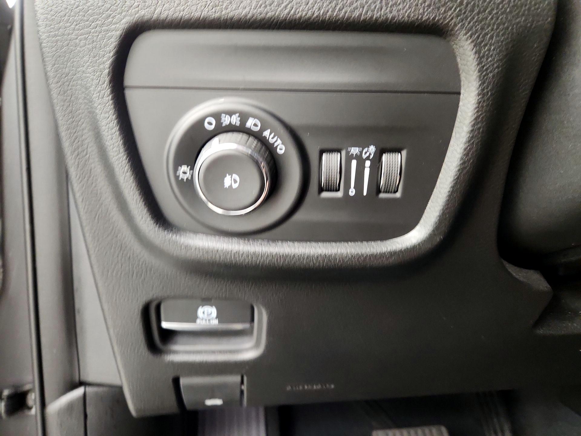 Thumbnail: 2023 Jeep Grand Cherokee - 13