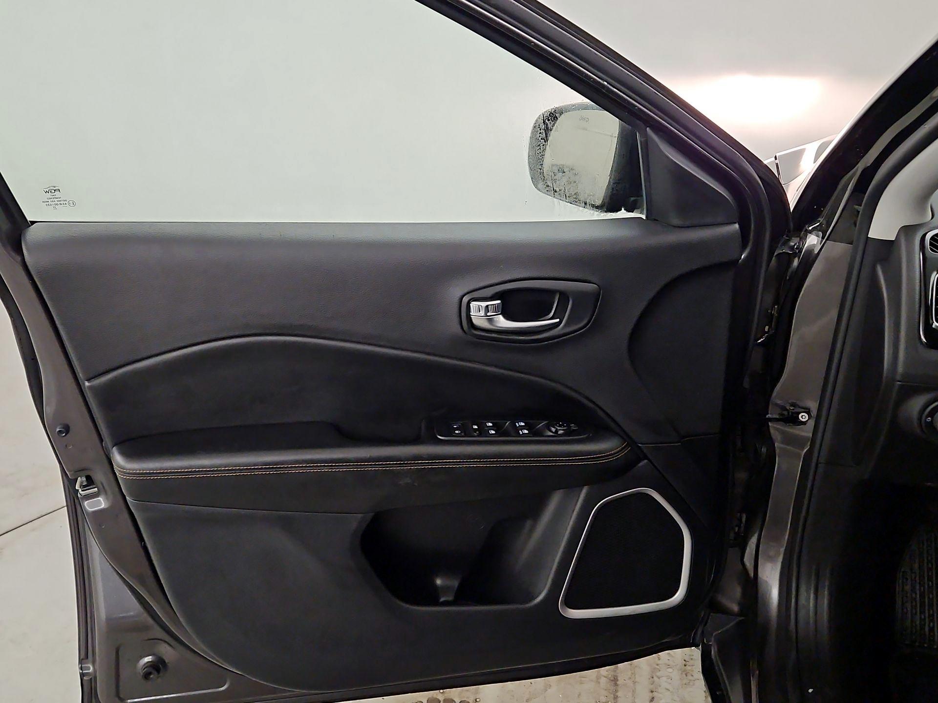 Thumbnail: 2021 Jeep Compass - 12