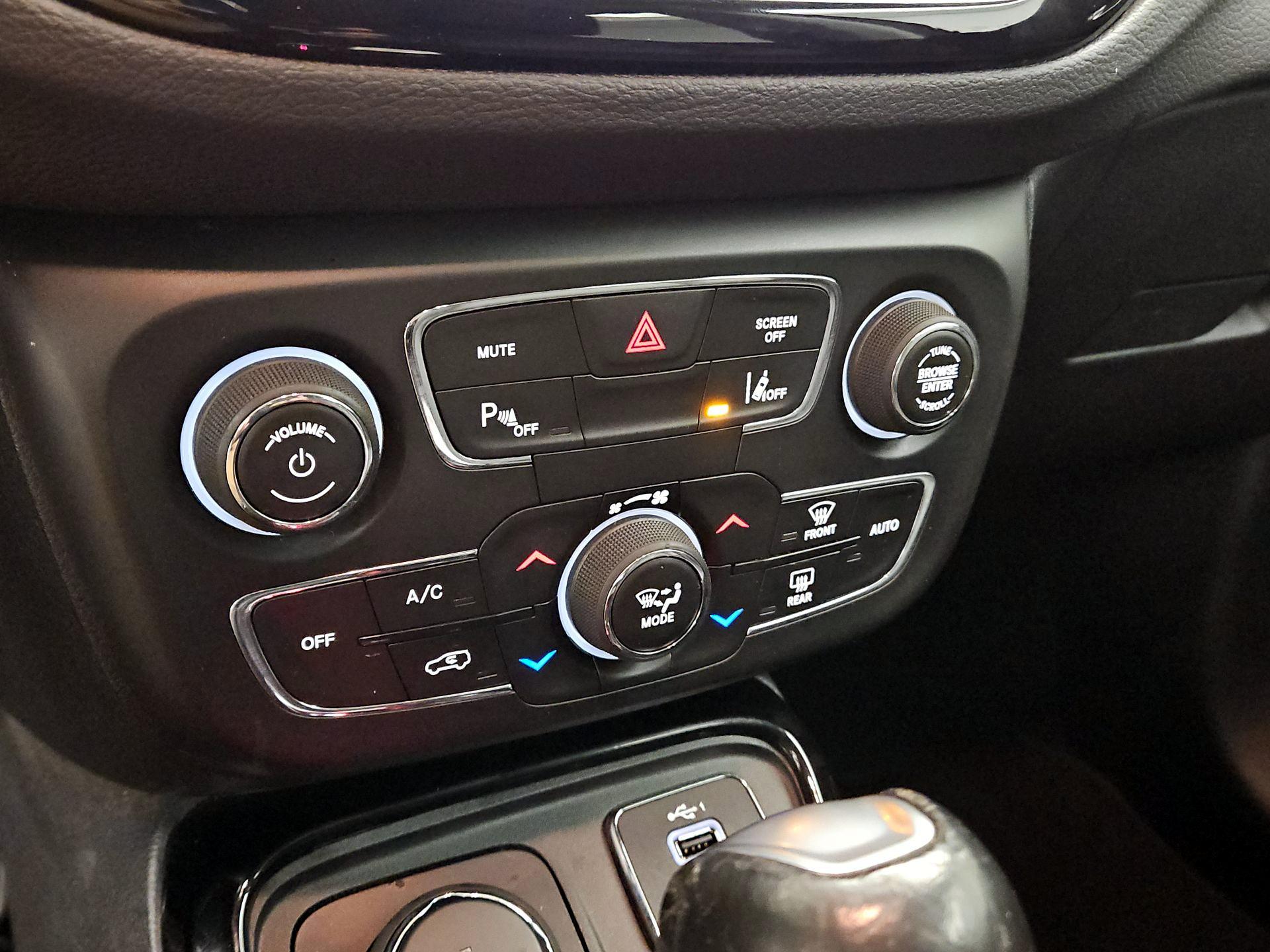 Thumbnail: 2021 Jeep Compass - 16