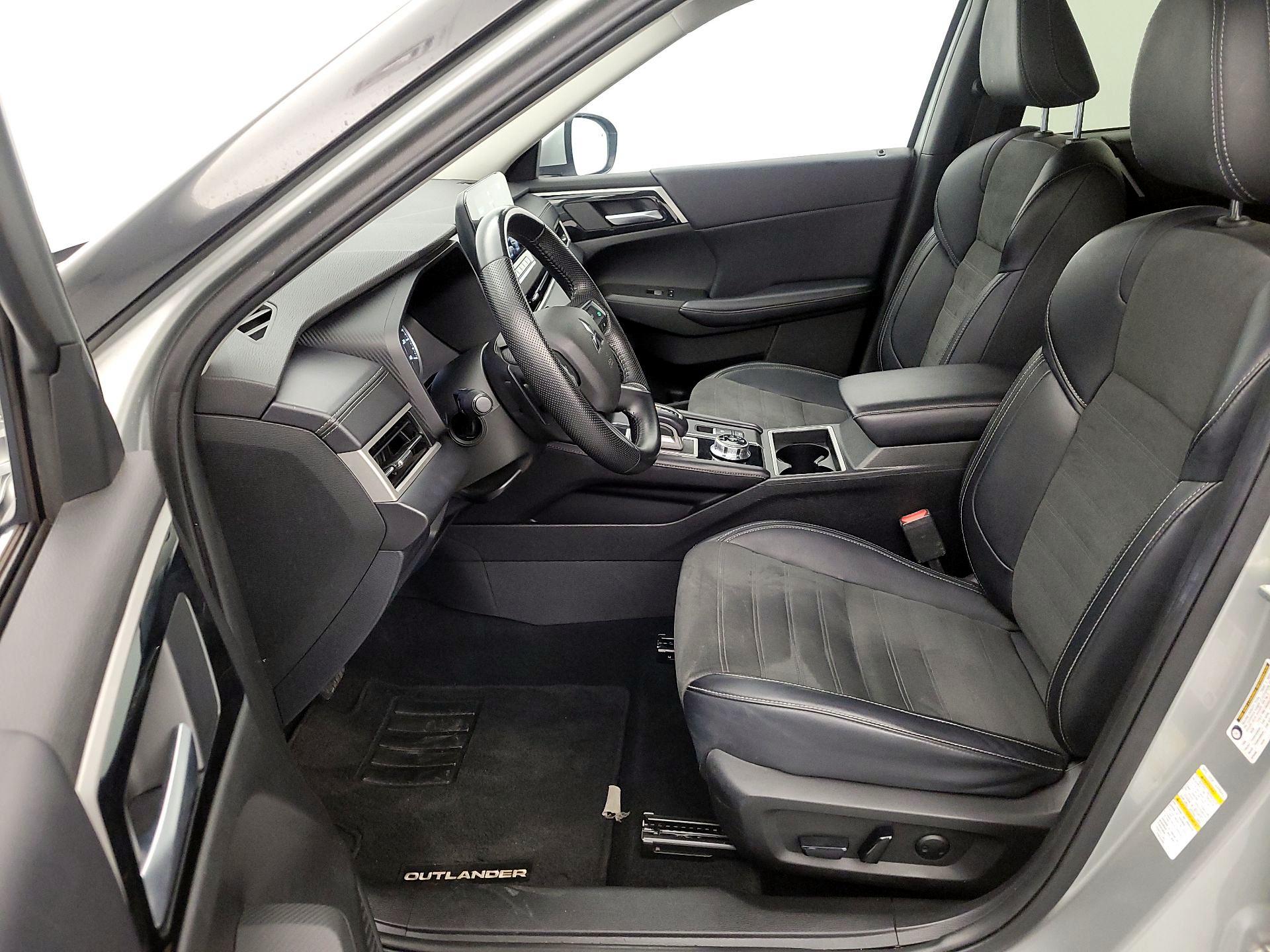 Thumbnail: 2024 Mitsubishi Outlander - 11