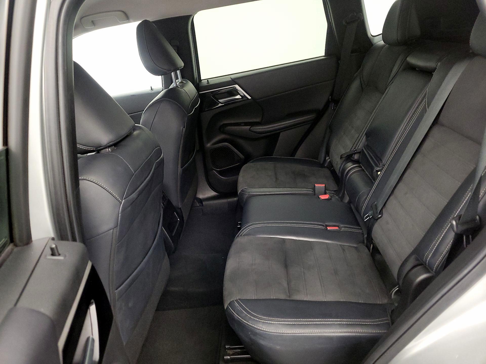 Thumbnail: 2024 Mitsubishi Outlander - 19