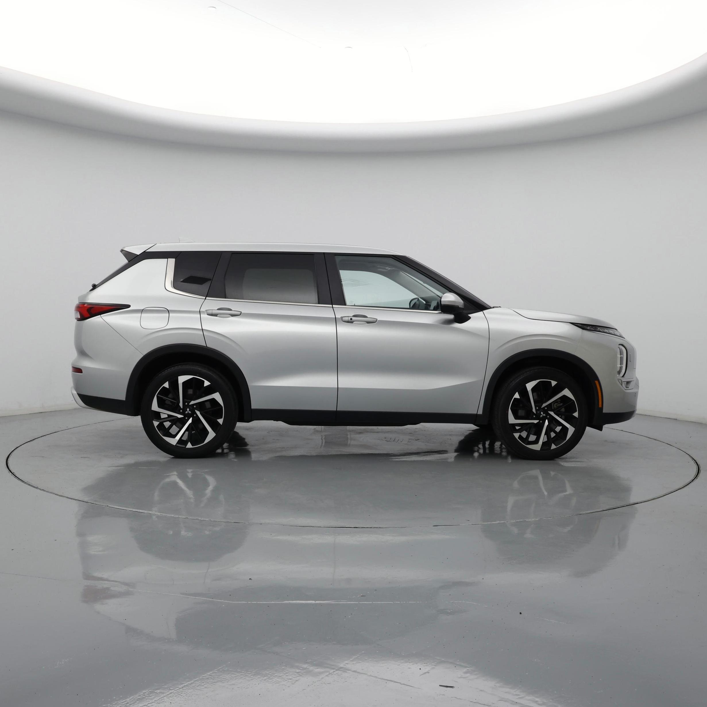 Thumbnail: 2024 Mitsubishi Outlander - 7
