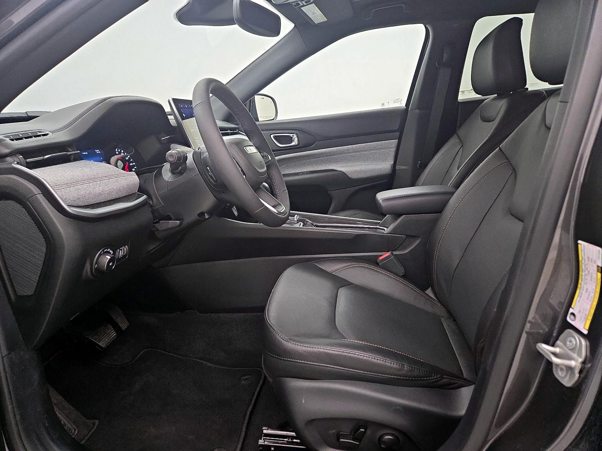 Thumbnail: 2023 Jeep Compass - 11