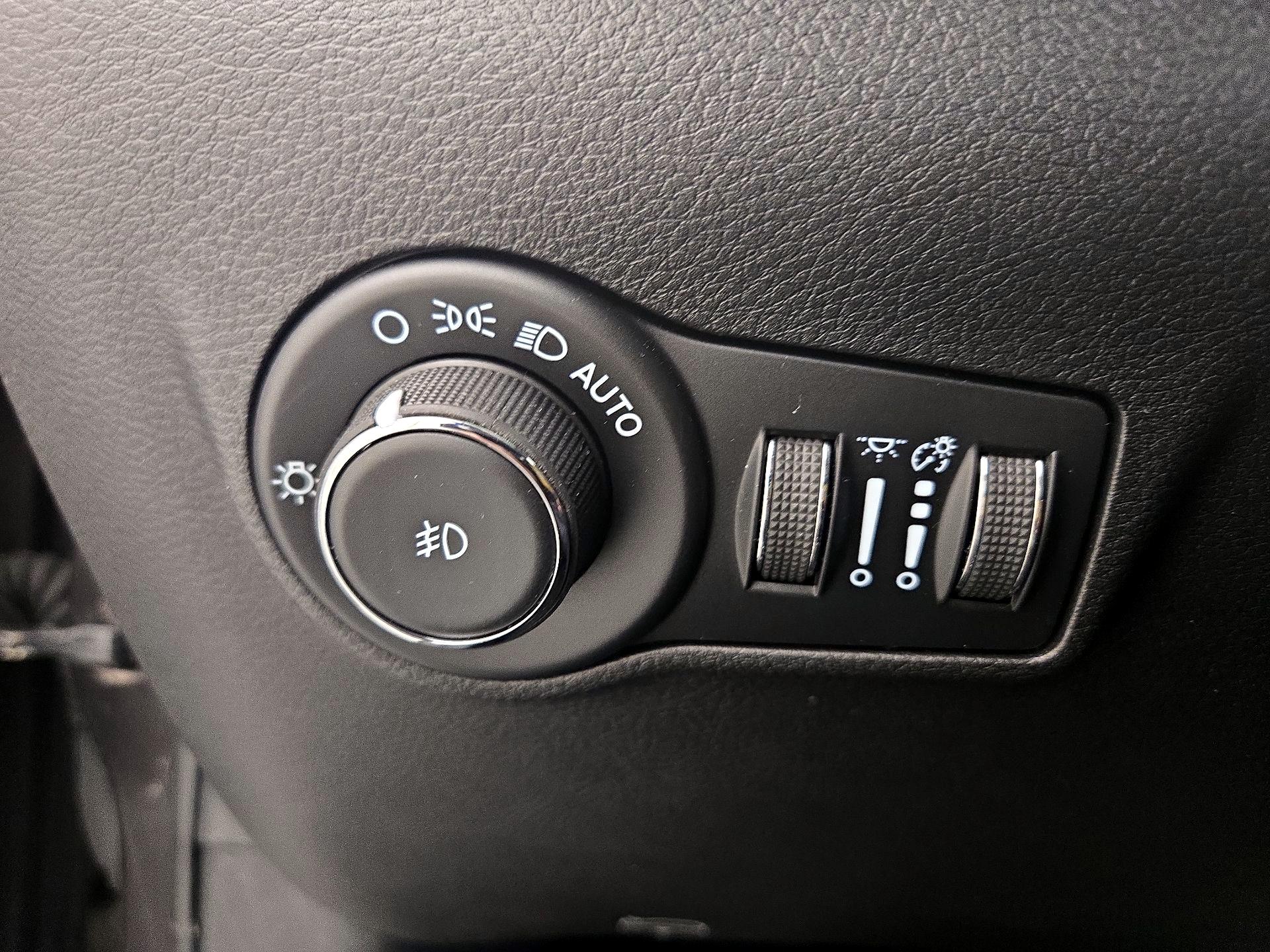 Thumbnail: 2023 Jeep Compass - 13