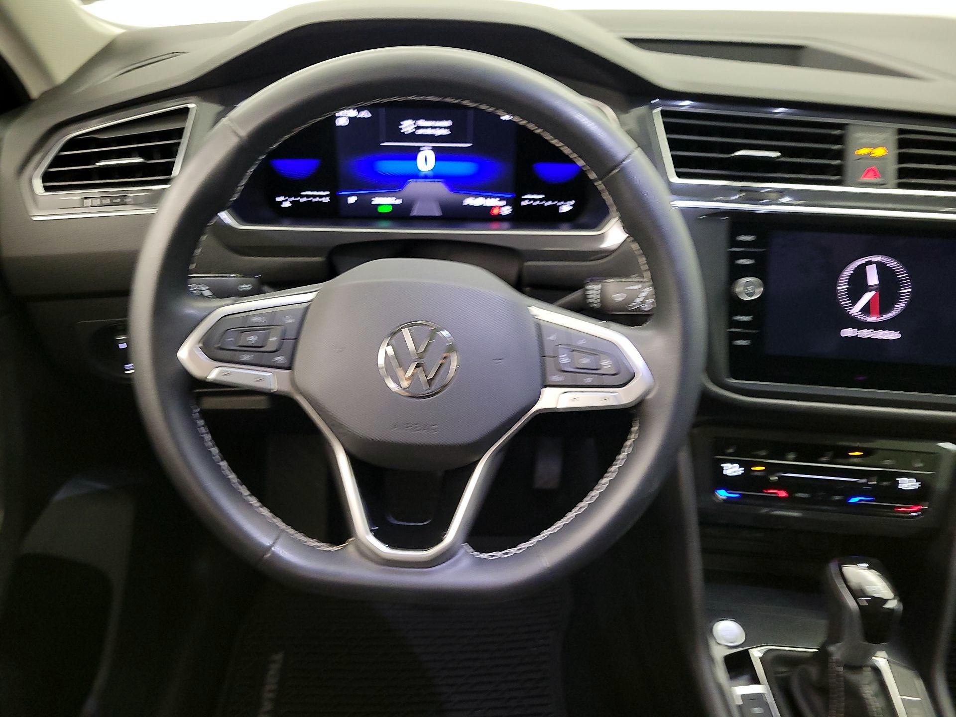 Thumbnail: 2022 Volkswagen Tiguan - 10