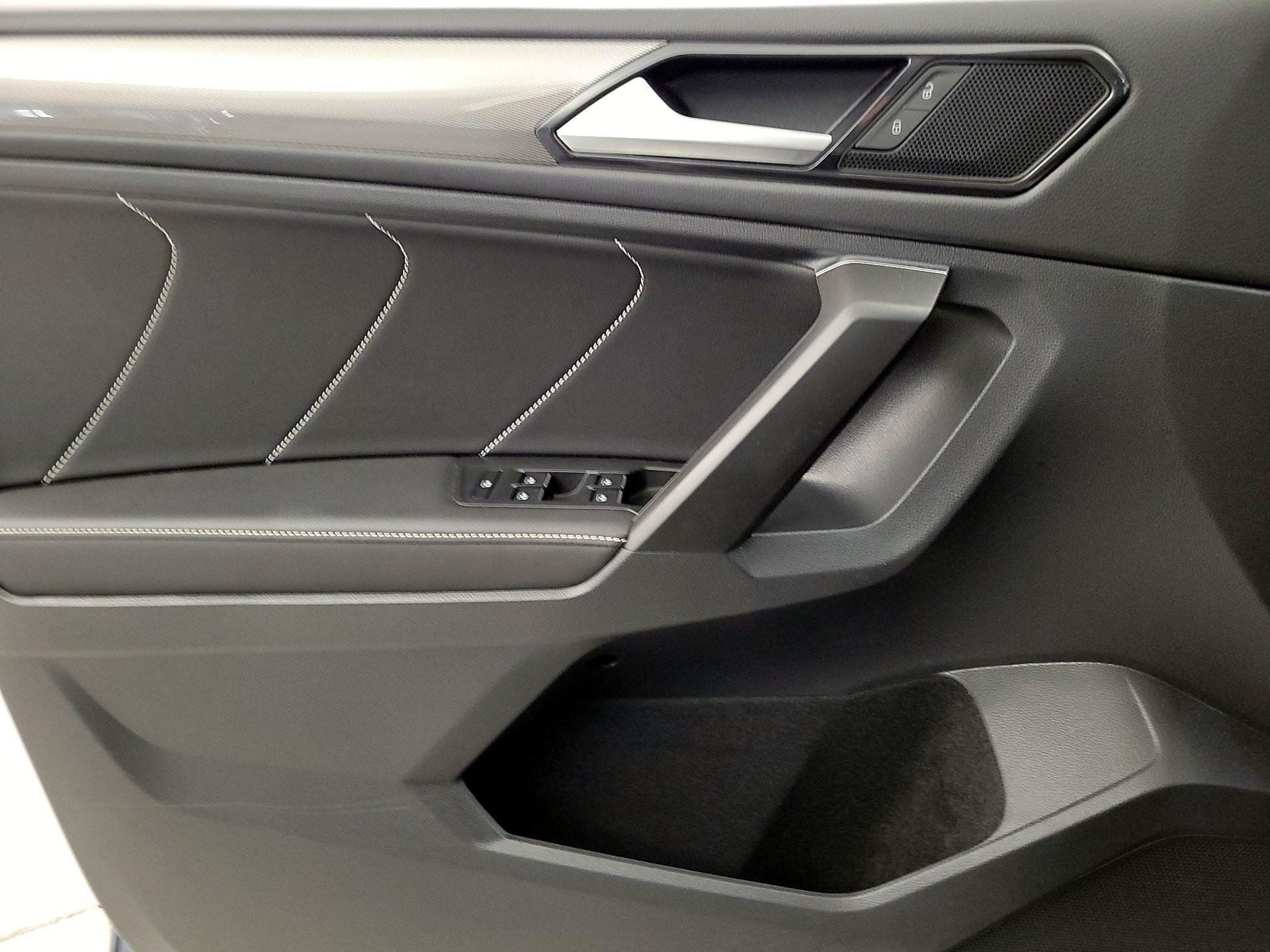 Thumbnail: 2022 Volkswagen Tiguan - 12