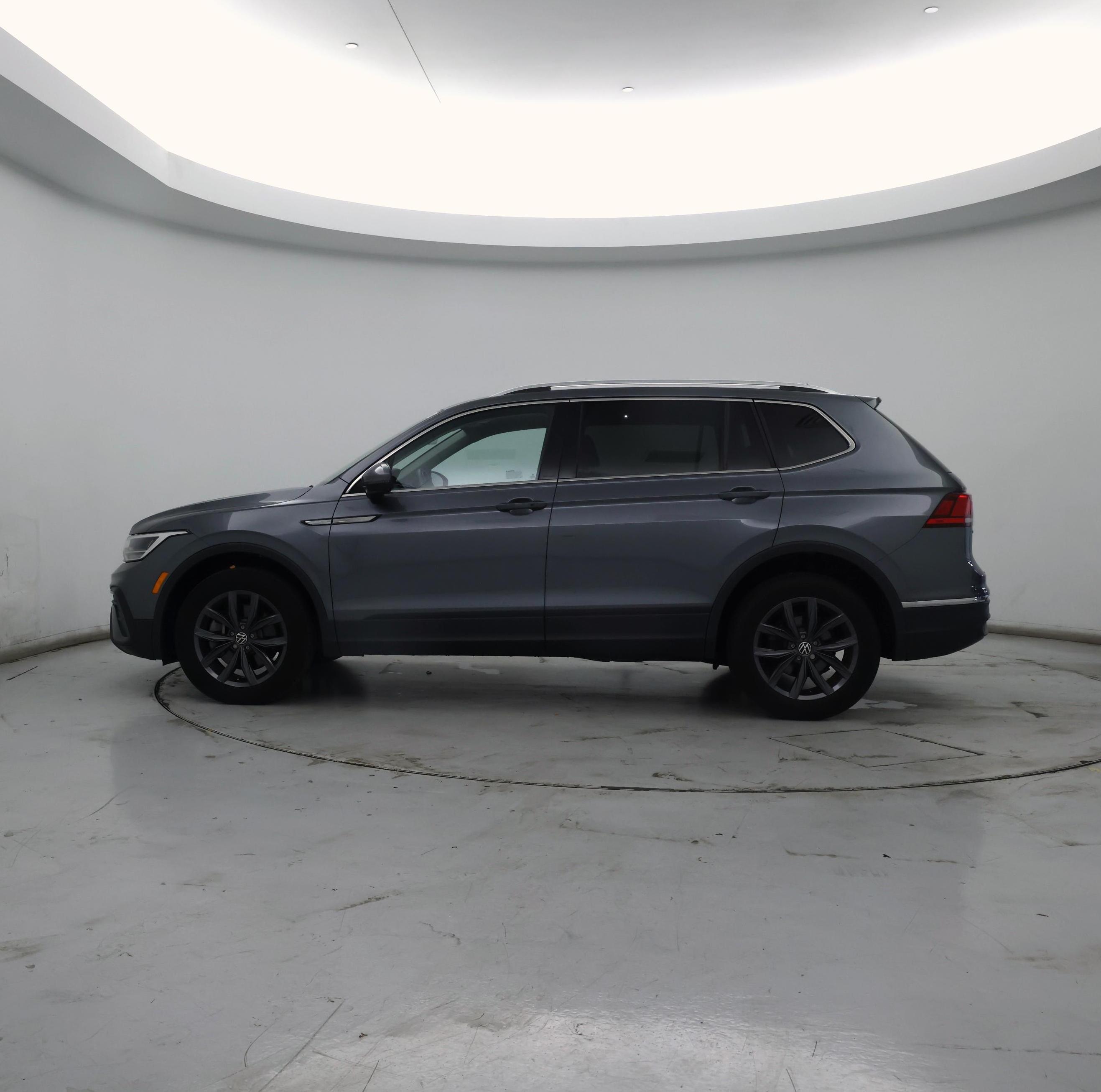 Thumbnail: 2022 Volkswagen Tiguan - 3