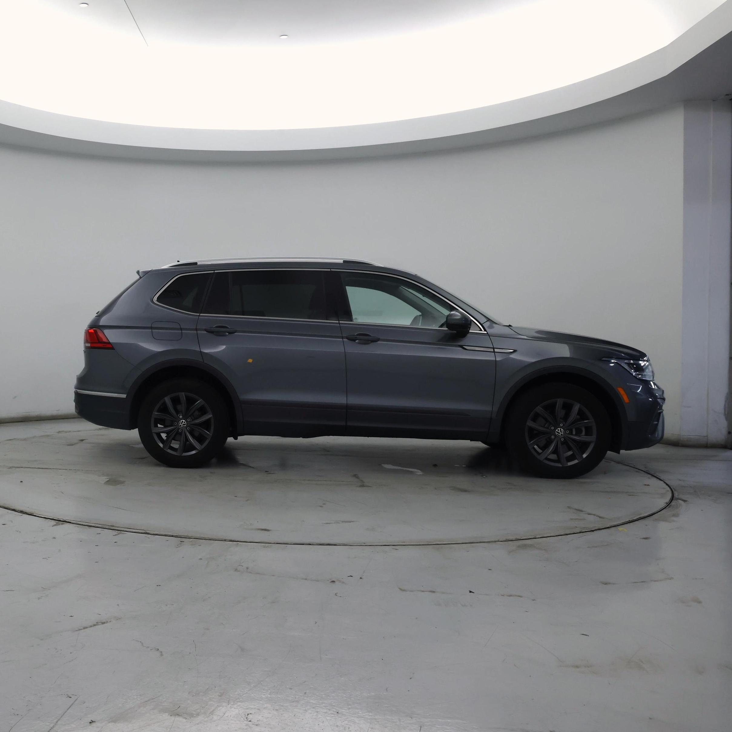 Thumbnail: 2022 Volkswagen Tiguan - 7