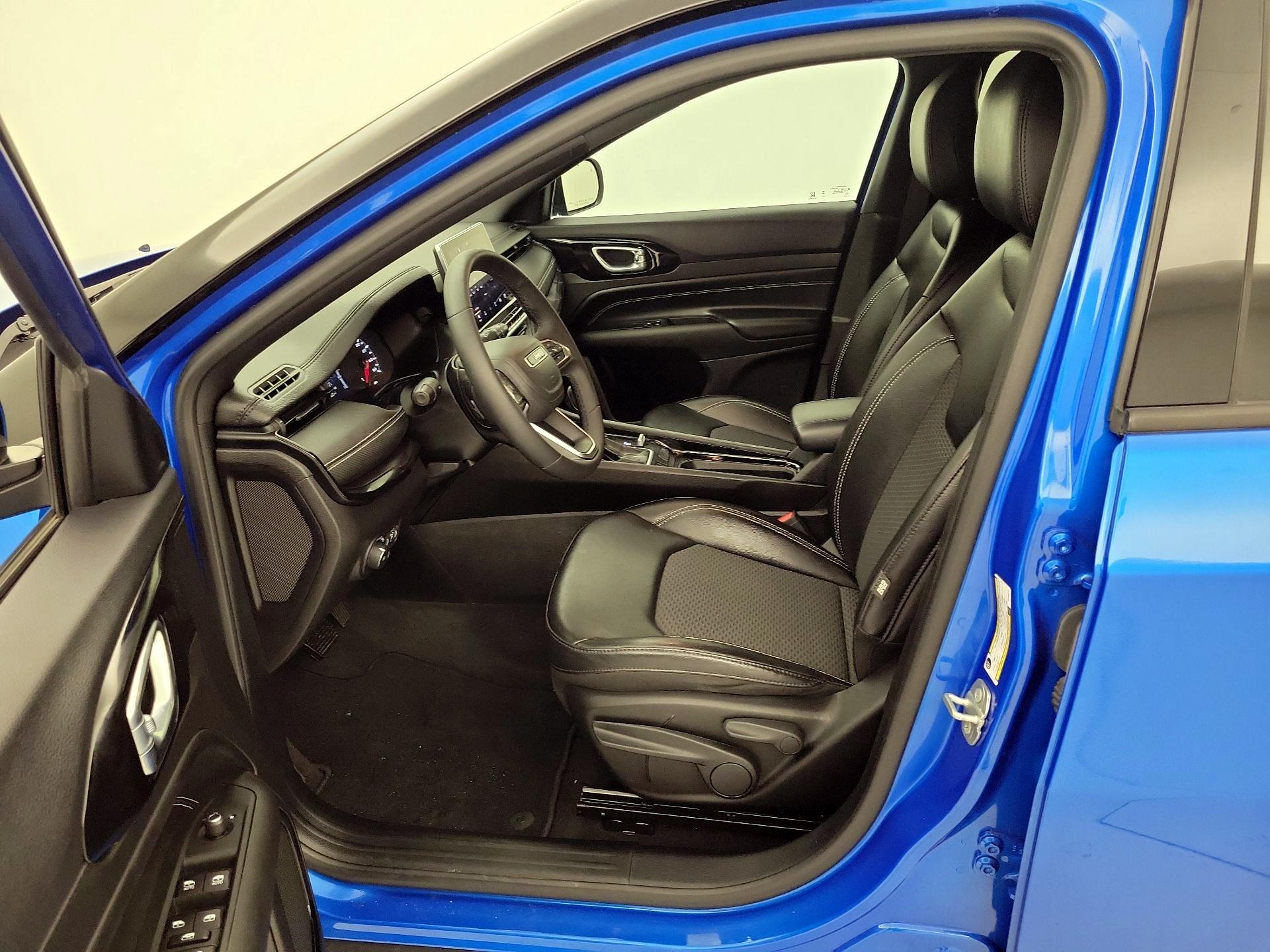 Thumbnail: 2023 Jeep Compass - 11