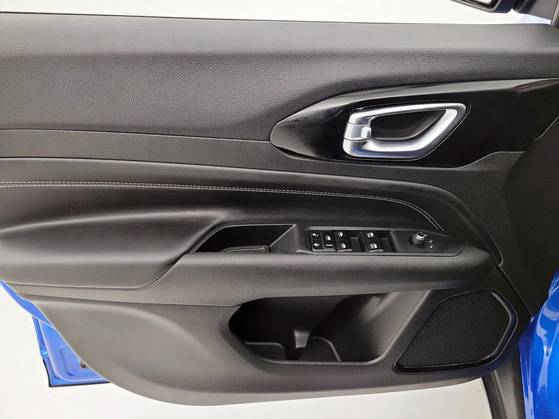 Thumbnail: 2023 Jeep Compass - 12