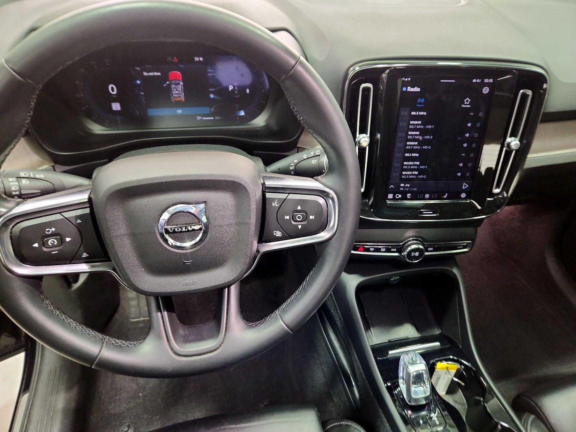 Thumbnail: 2023 Volvo XC40 - 9