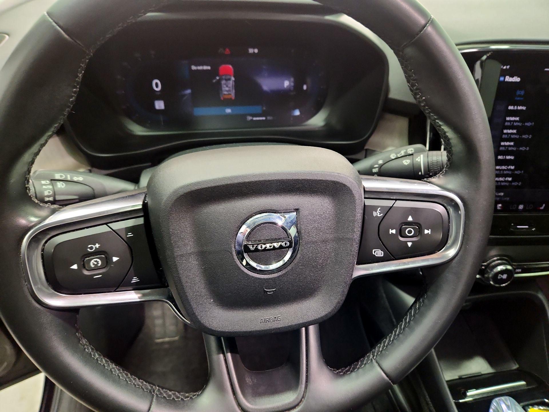 Thumbnail: 2023 Volvo XC40 - 10