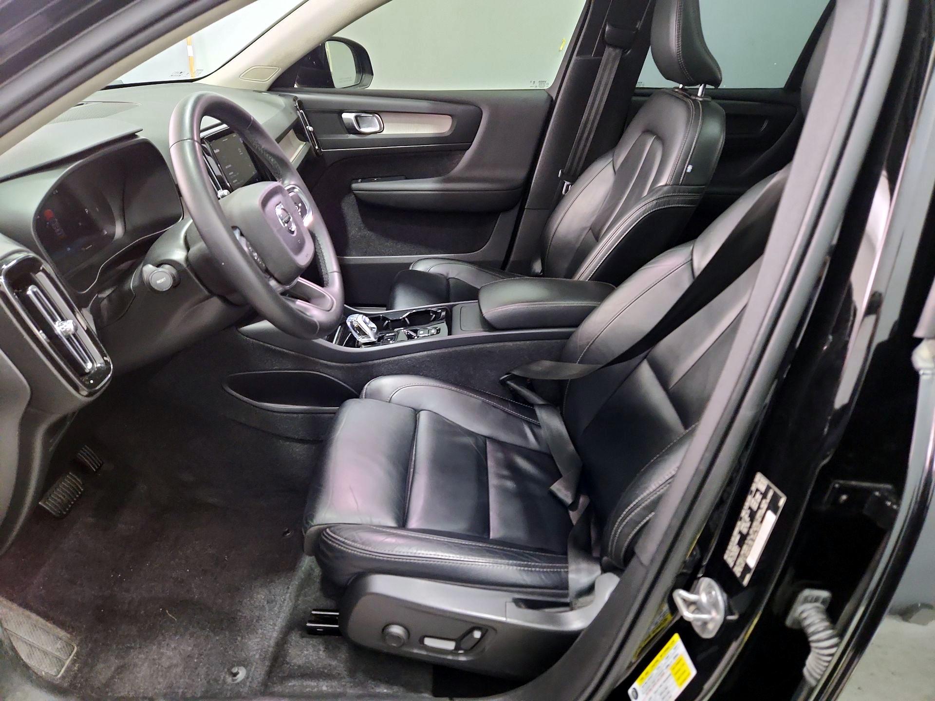 Thumbnail: 2023 Volvo XC40 - 11