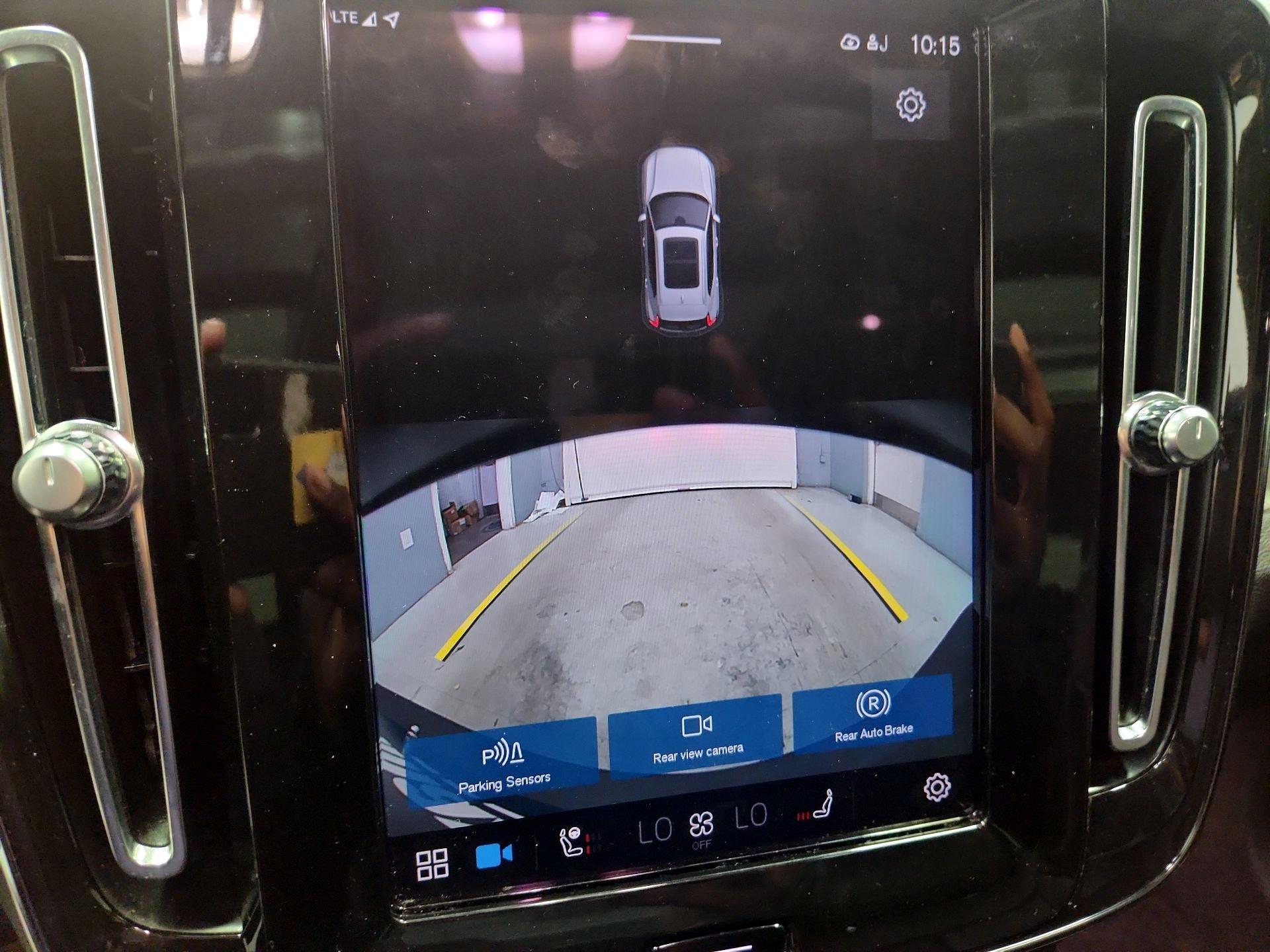 Thumbnail: 2023 Volvo XC40 - 13