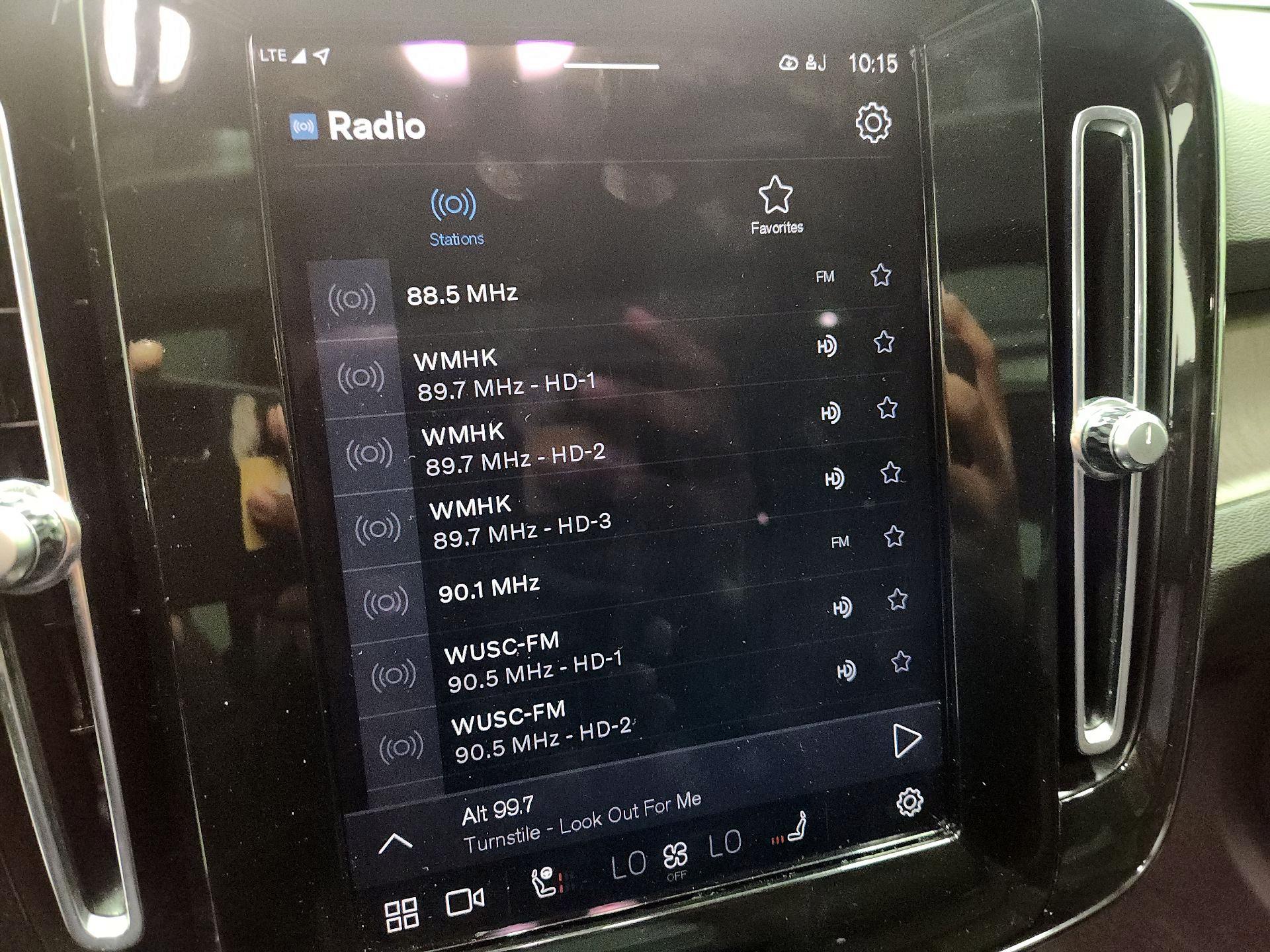 Thumbnail: 2023 Volvo XC40 - 14