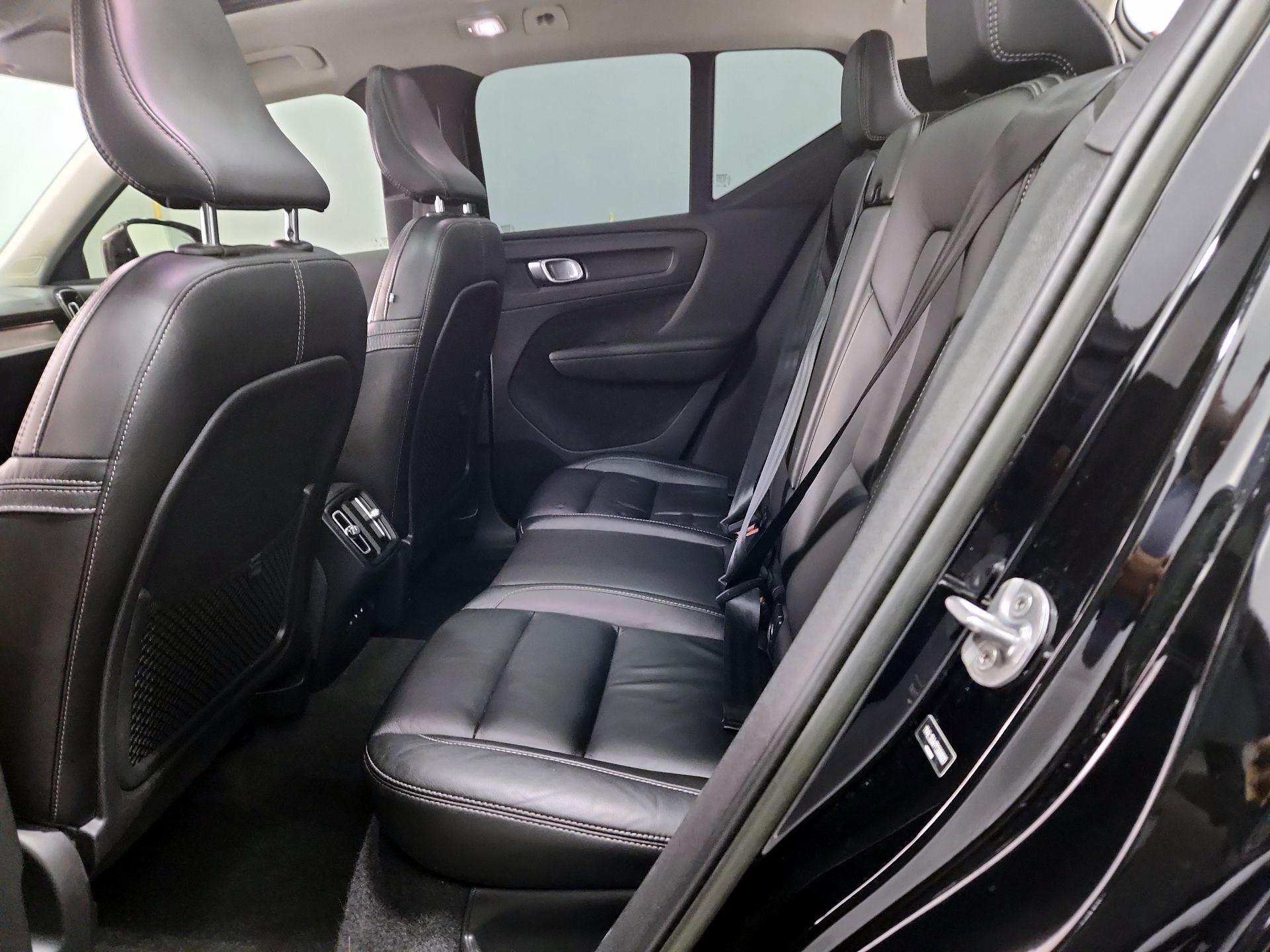 Thumbnail: 2023 Volvo XC40 - 19