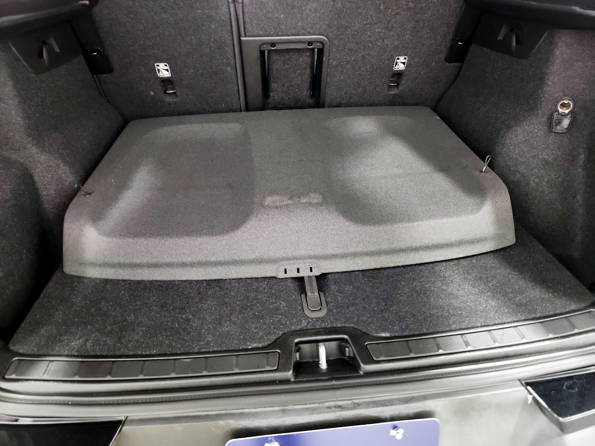 Thumbnail: 2023 Volvo XC40 - 20