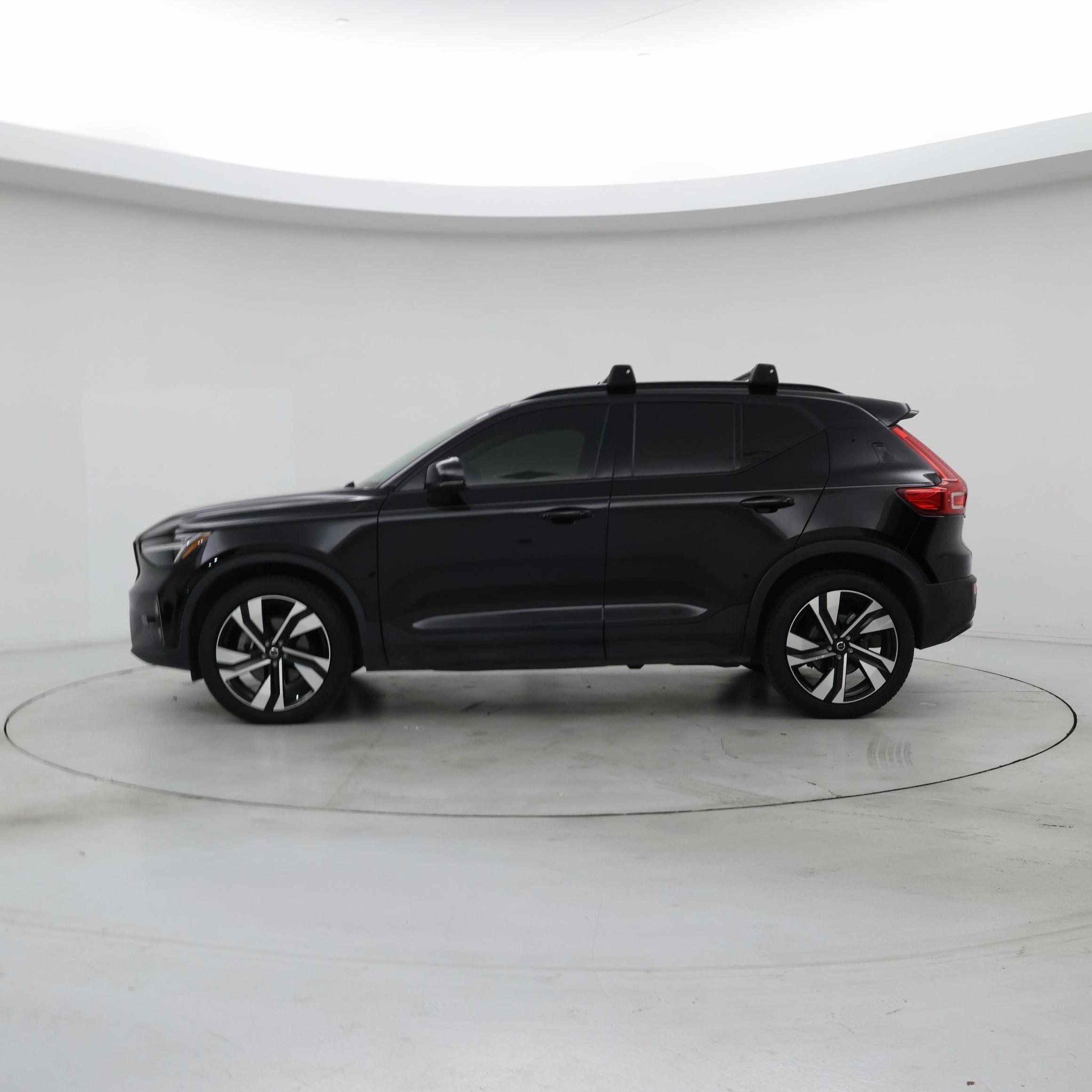 Thumbnail: 2023 Volvo XC40 - 3