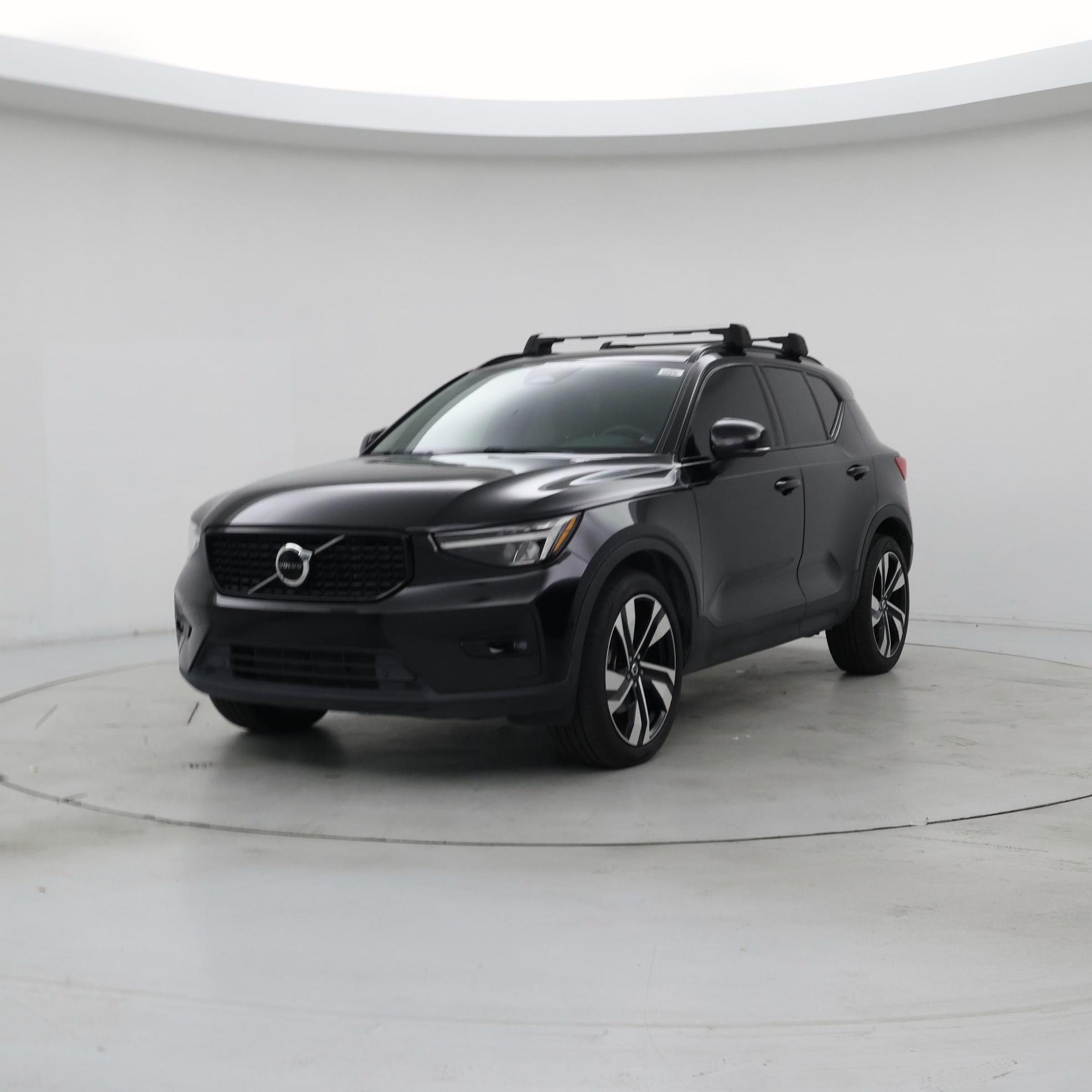 Thumbnail: 2023 Volvo XC40 - 4