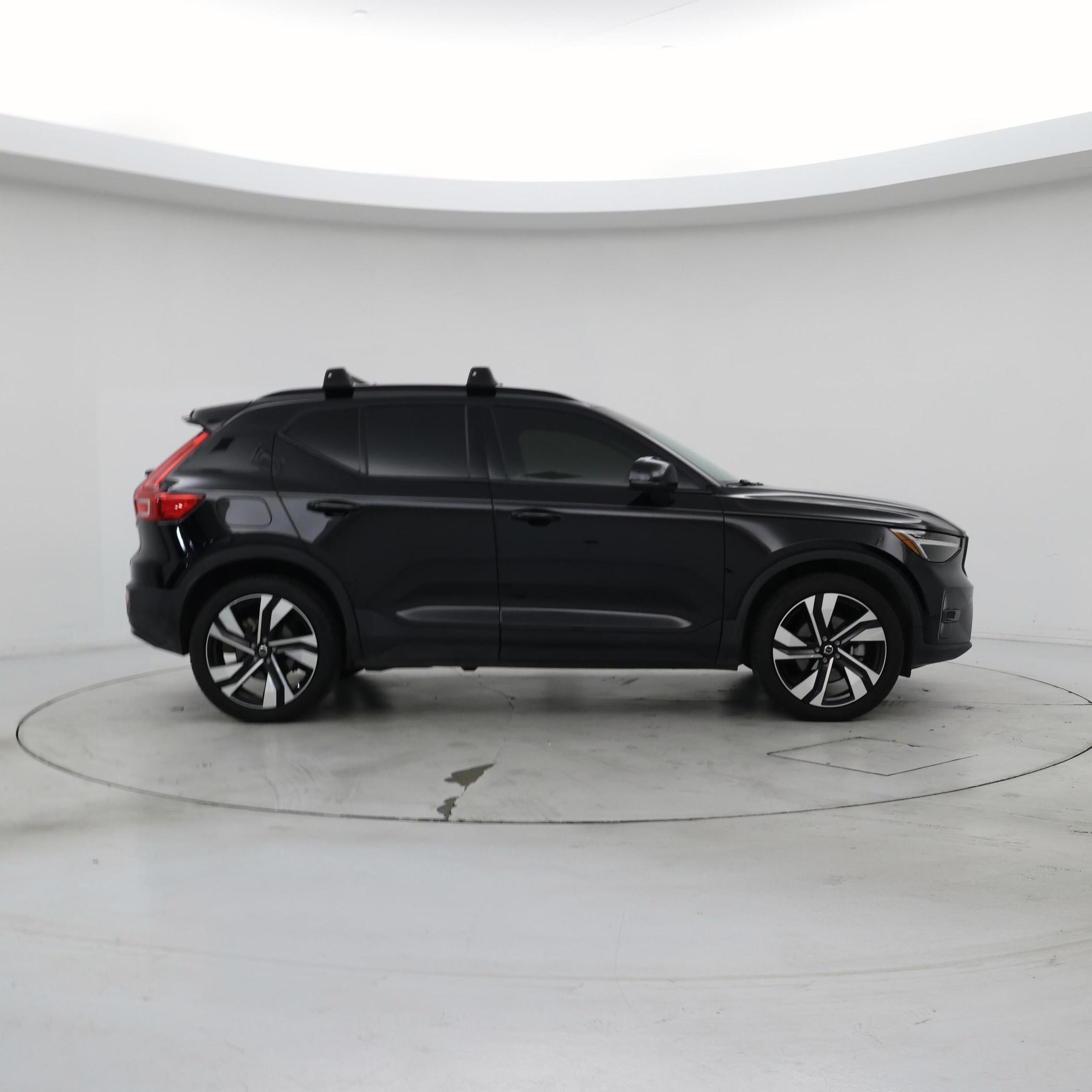 Thumbnail: 2023 Volvo XC40 - 7
