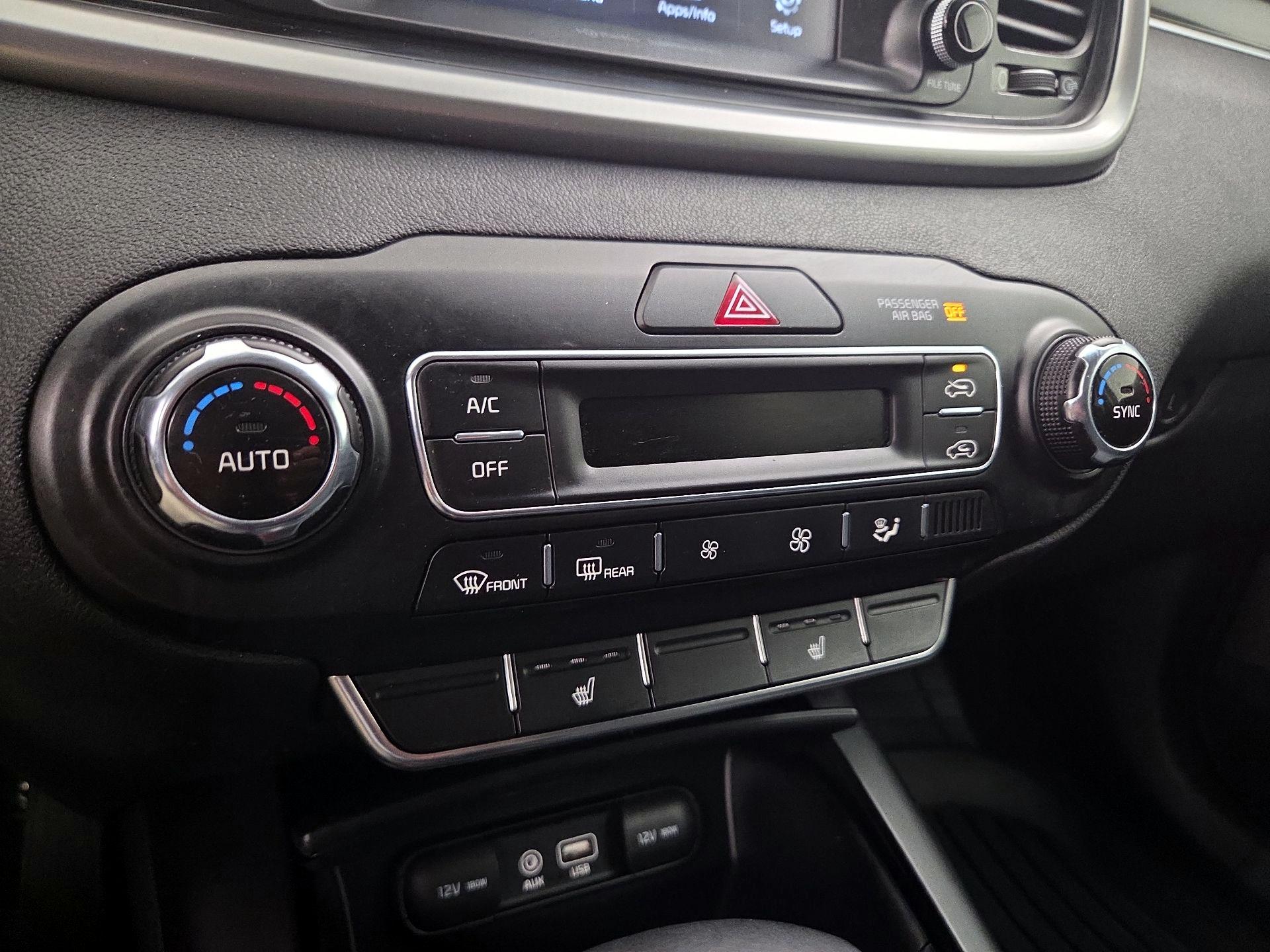 Thumbnail: 2019 Kia Sorento - 14